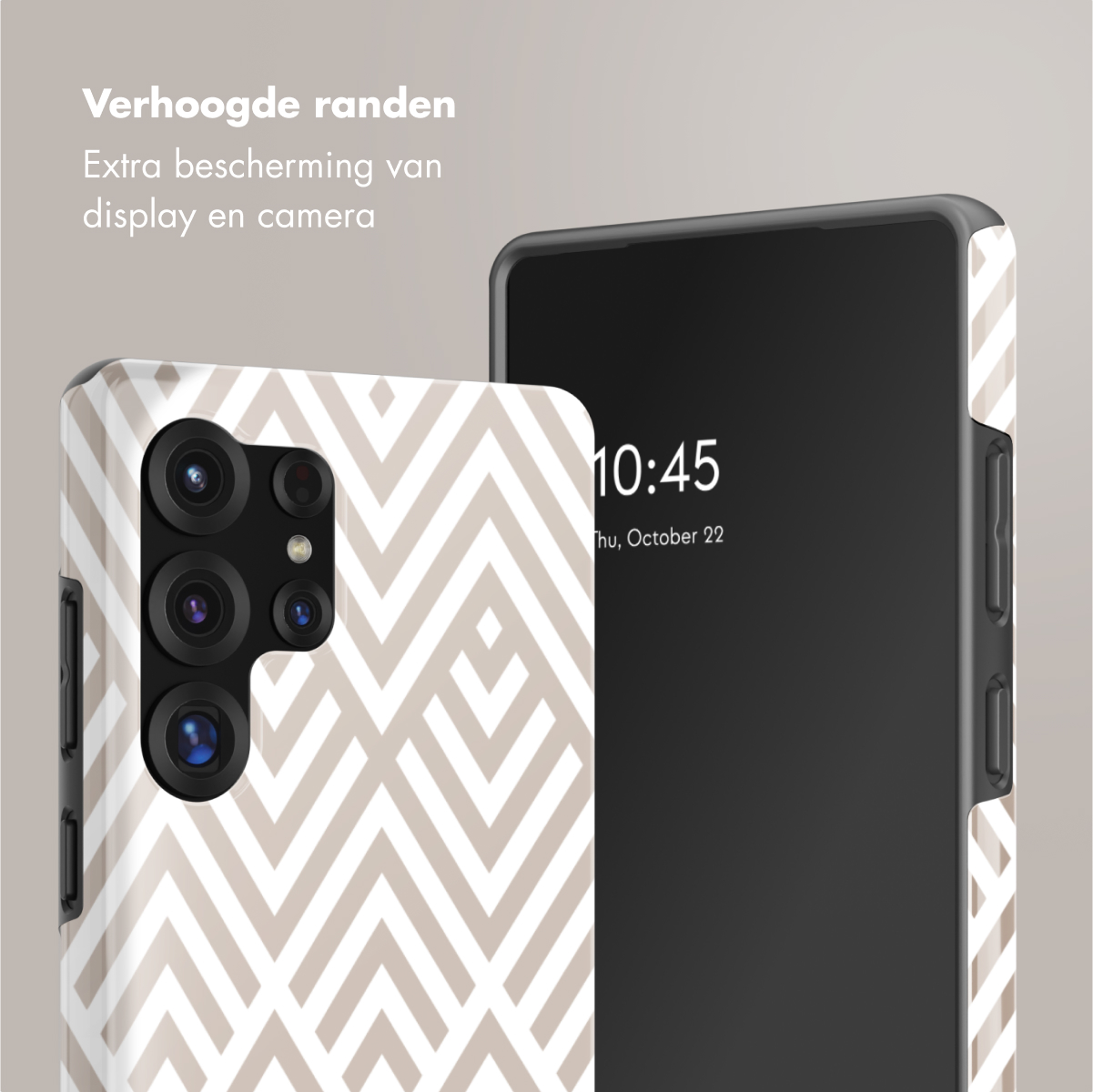 Telefoon en hoesje met beige en wit geometrisch patroon. Telefoon toont 10:45, do, 22 oktober. Tekst luidt.