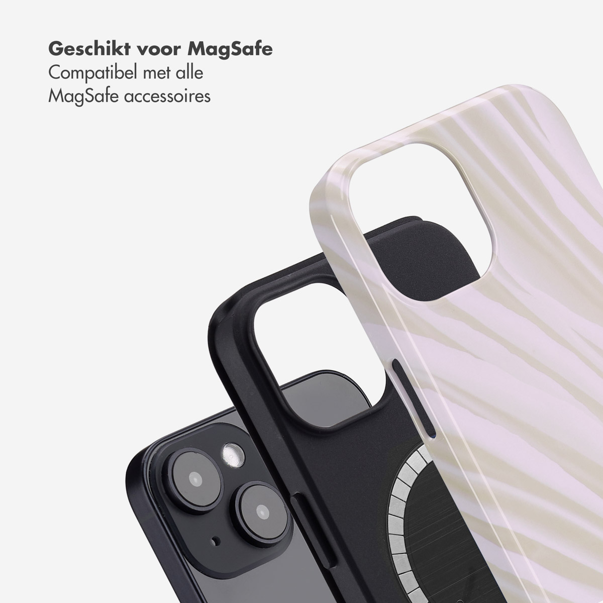 Telefoonhoesje met wit design en een zwarte telefoon. Toont MagSafe-compatibiliteit.