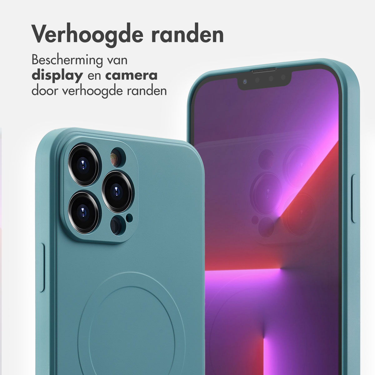 Coque de téléphone avec un téléphone. Coque bleu-vert, trois caméras et un écran.