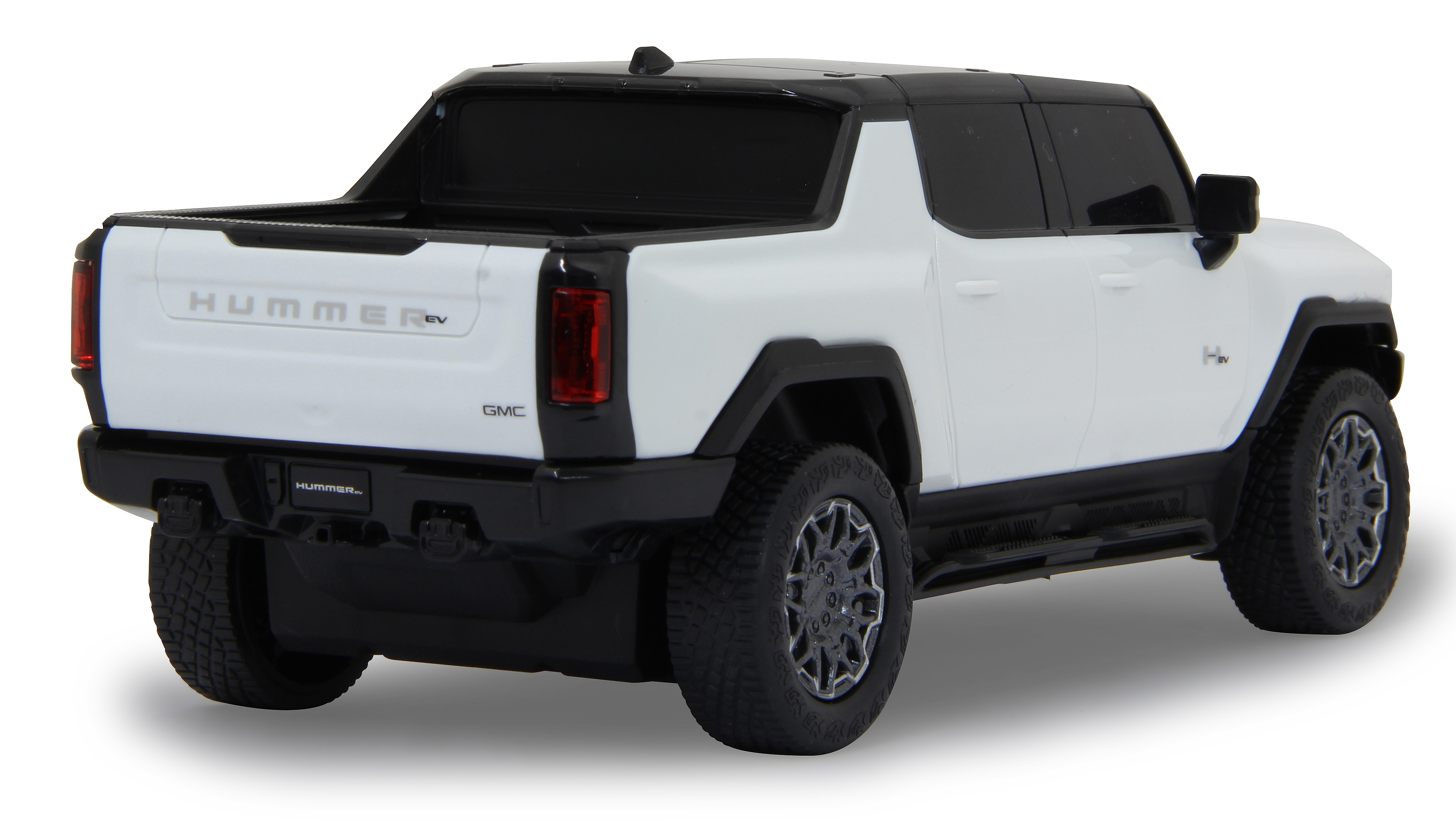 Rückansicht eines weißen Hummer EV-Pickups, der sein Design und seine Ausstattung vor einem weißen Hintergrund zeigt.