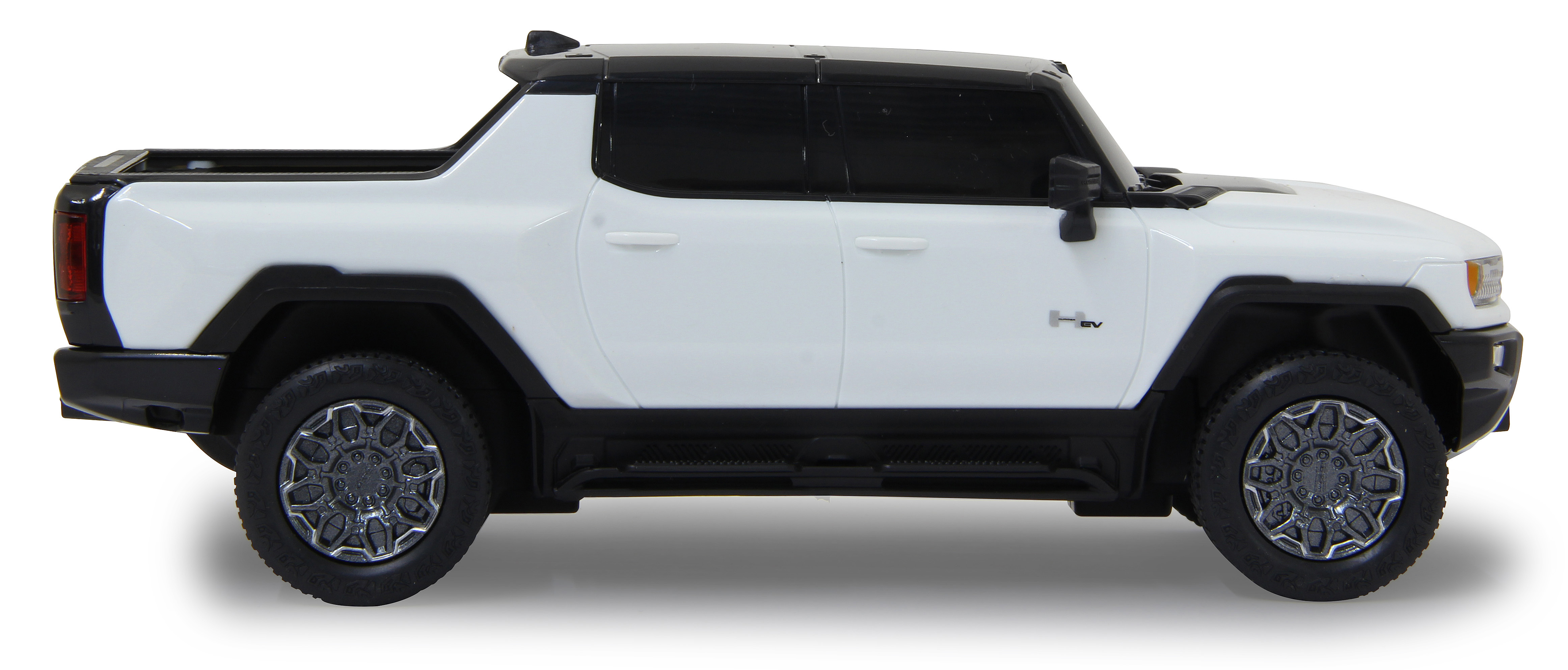 Seitenprofil eines weißen Hummer EV-Pickups, der sein Design vor einem weißen Hintergrund hervorhebt.