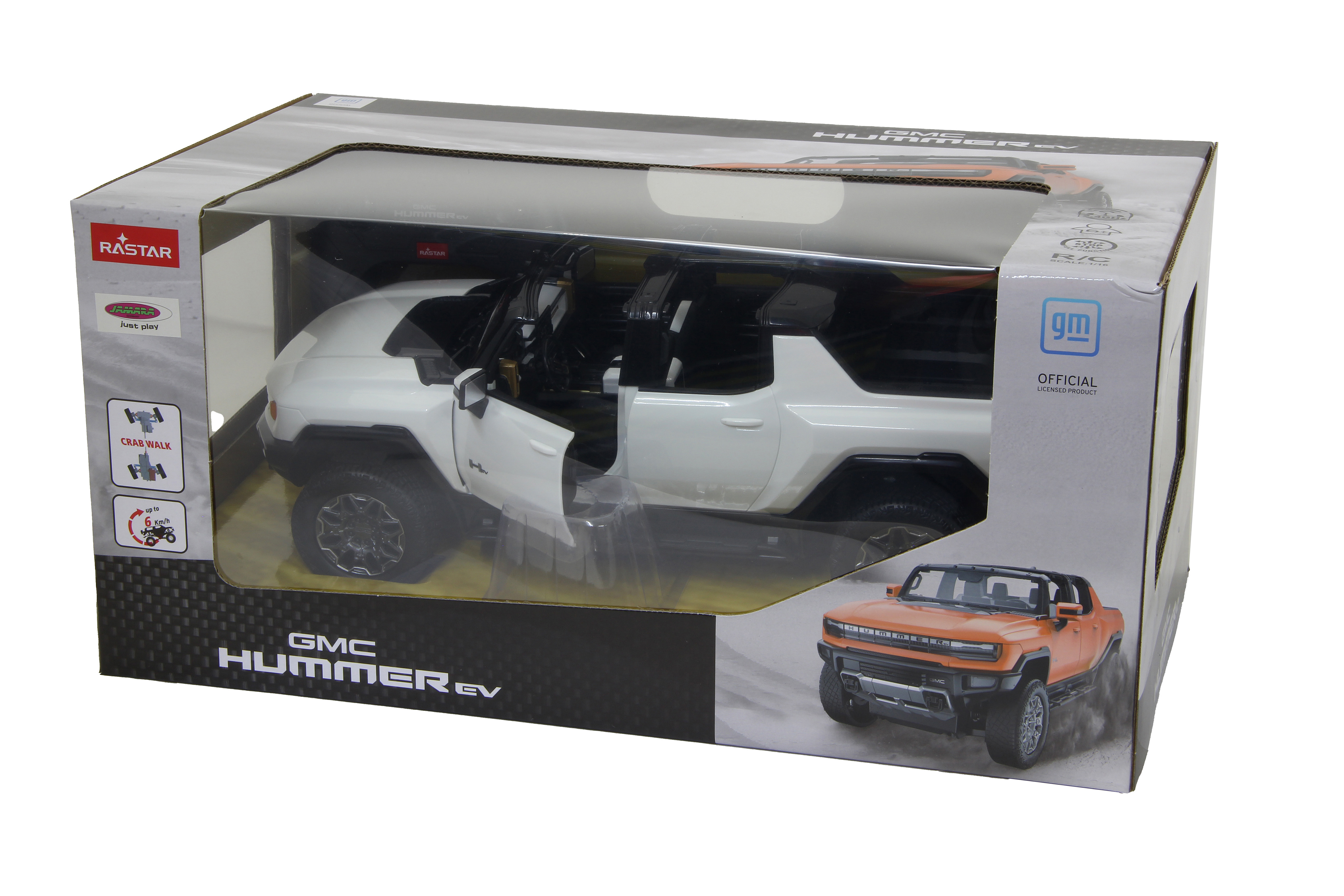 Ein verpackter weißer Hummer EV-Pickup, der in seiner Verpackung vor einem weißen Hintergrund ausgestellt ist und das Design des Fahrzeugs zeigt.