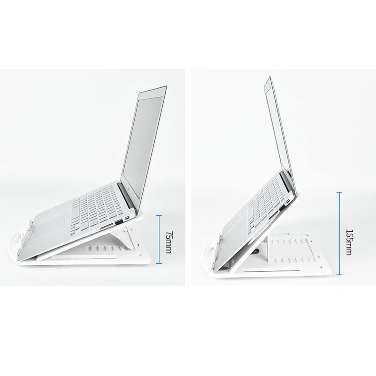 Zwei Laptops auf weißen Ständern. Eine Ansicht zeigt die Seite des Laptops, die andere einen höheren Winkel.