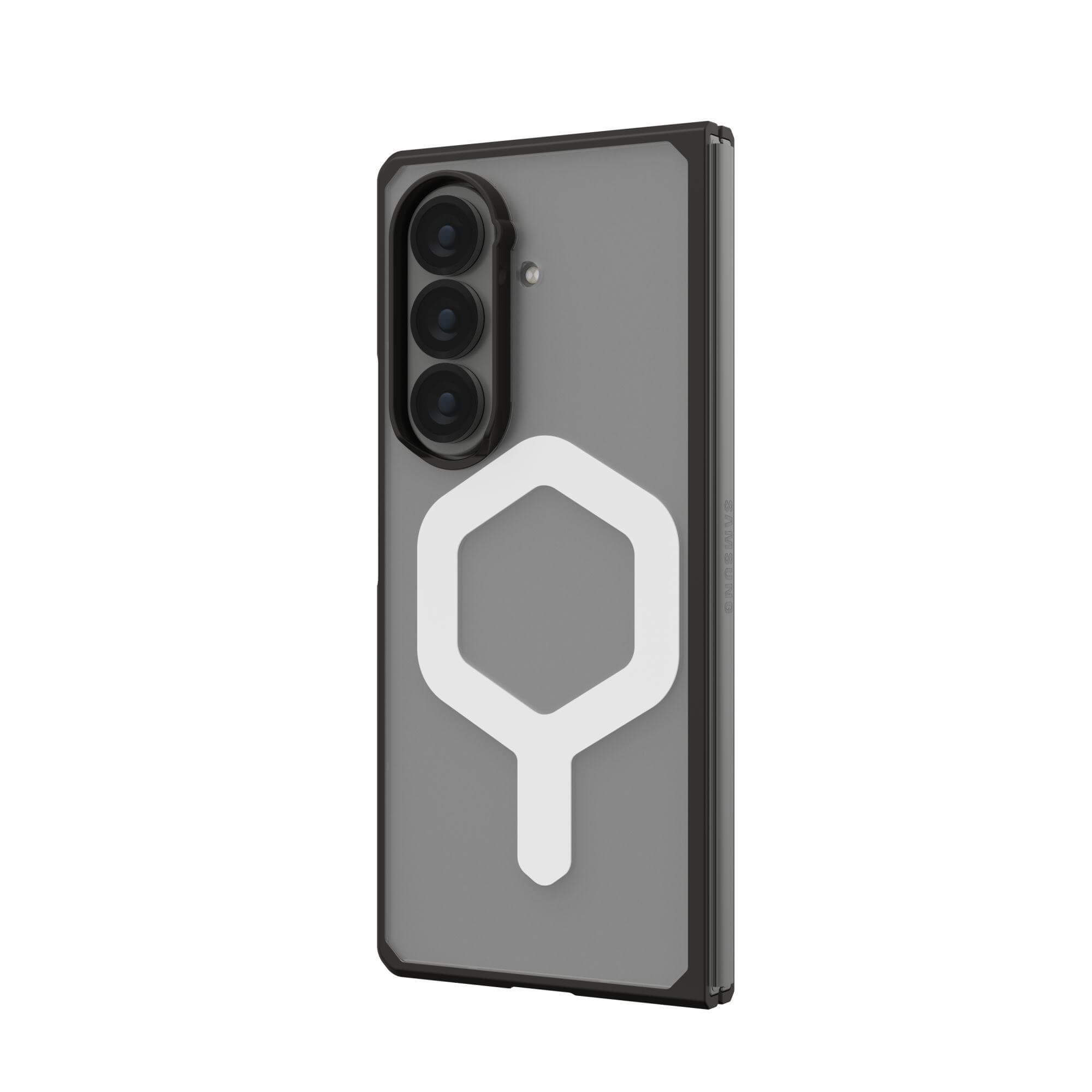 Coque de téléphone grise avec trois caméras et un motif hexagonal blanc. La coque est fermée.