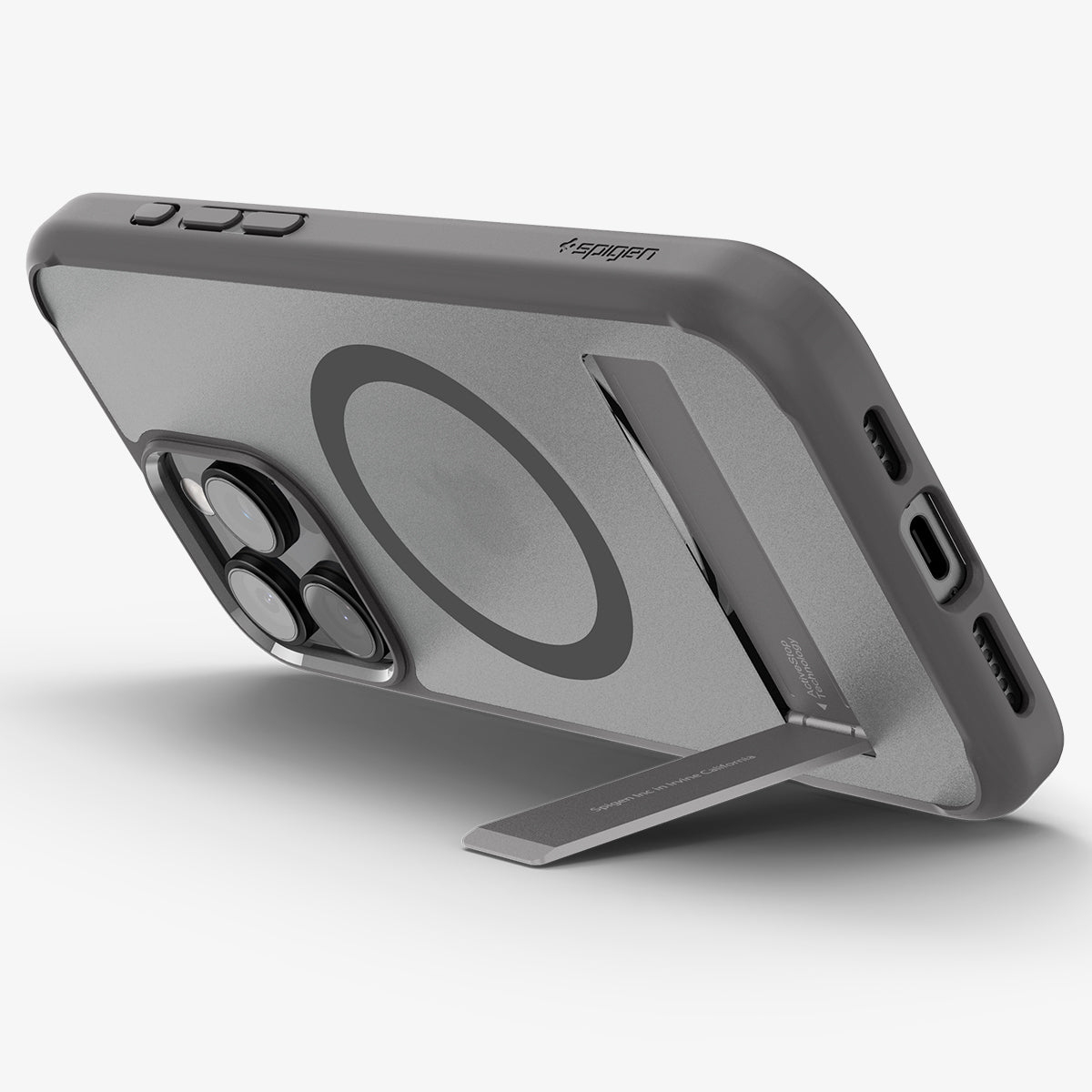 Een telefoonhoesje met een standaard. De hoes is grijs en de telefoon heeft een magnetische ring.