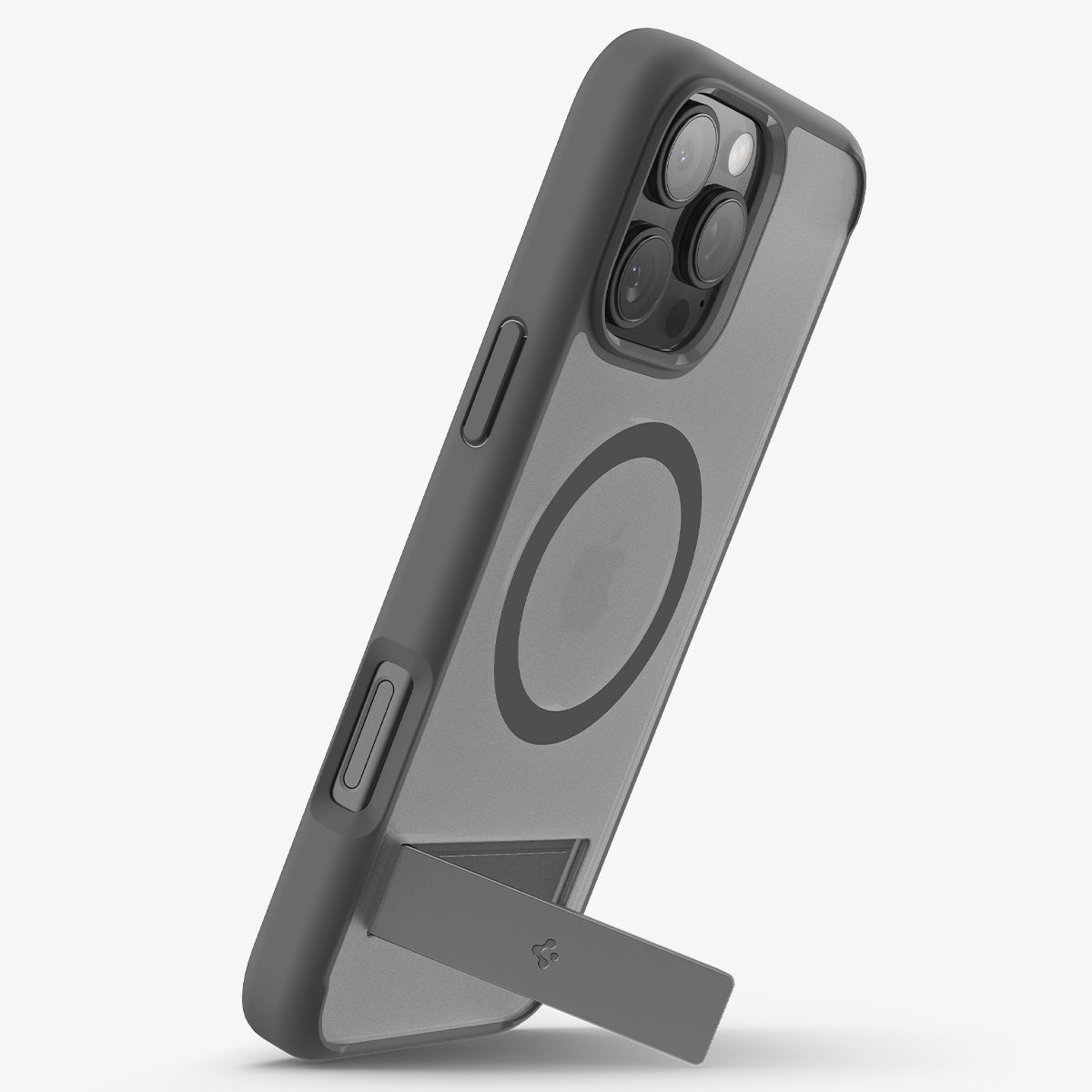 Een grijze telefoonhoes met een standaard. De telefoon staat schuin en heeft een MagSafe-ring.