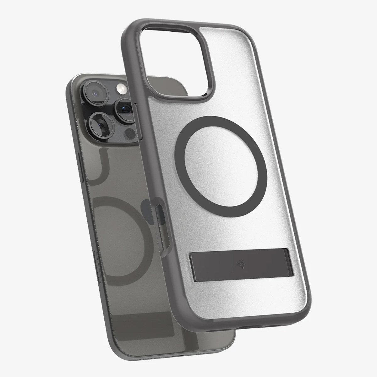 Telefoonhoesje met een zilveren achterkant en een zwarte ring. De telefoon staat op een witte achtergrond.