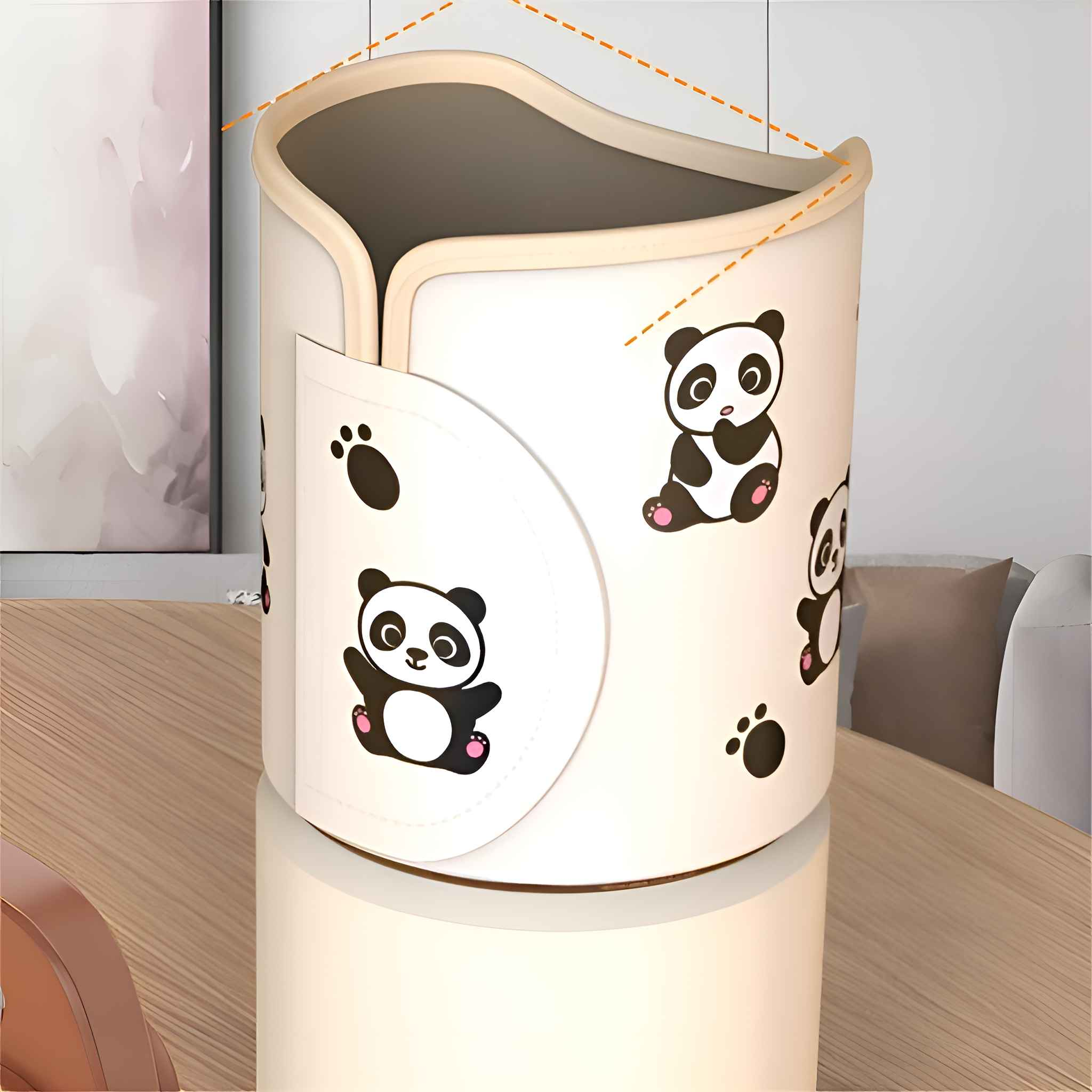 Ein weißes Gerät mit Panda-Grafiken auf einem Tisch. Das Gerät hat eine gewölbte Oberseite und ein Display mit einem Panda-Bild.