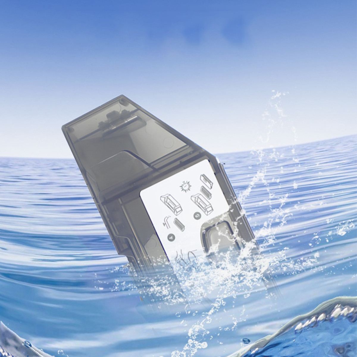 Un contenitore trasparente immerso nell'acqua, con bolle e effetto splash.