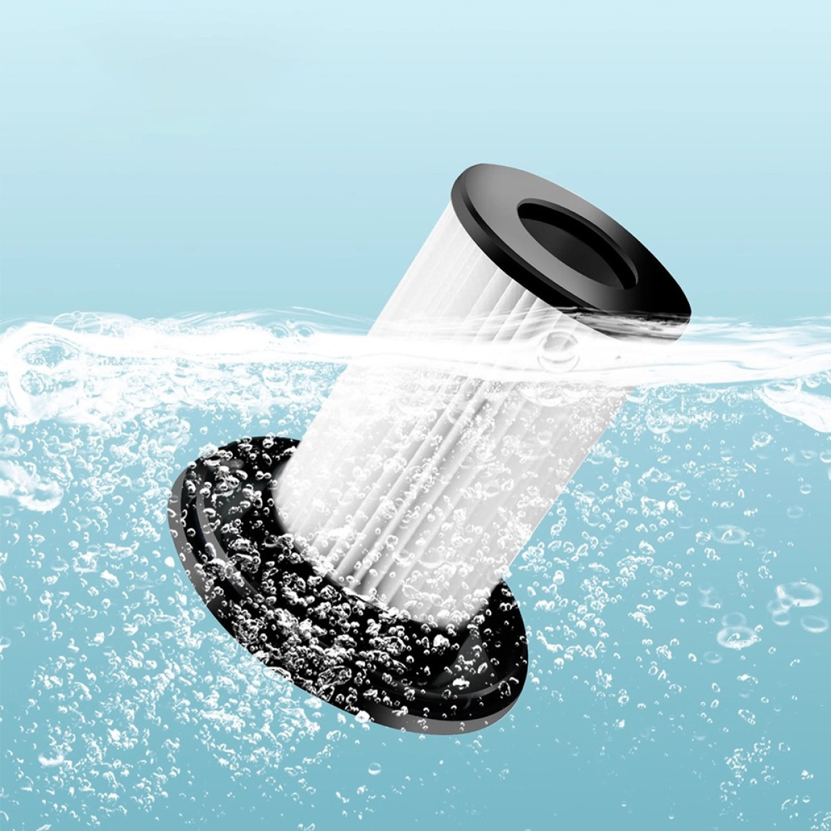Un filtro per aspirapolvere immerso nell'acqua, bolle visibili. Il filtro è bianco con bordi in plastica nera.
