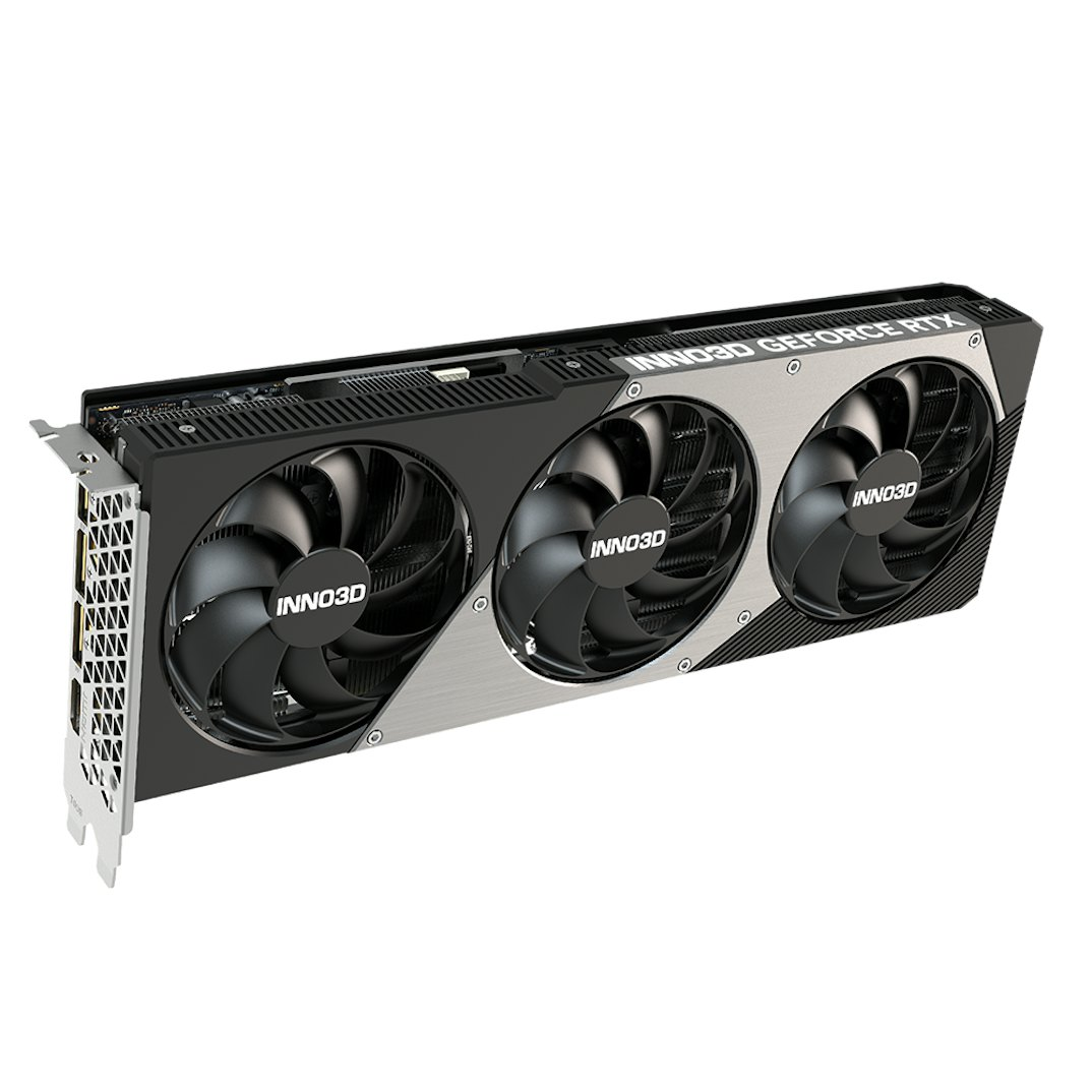 Eine schwarze und silberne INNO3D GeForce RTX-Grafikkarte mit drei Lüftern. Die Karte hat mehrere Schraubenlöcher und eine Metallhalterung.