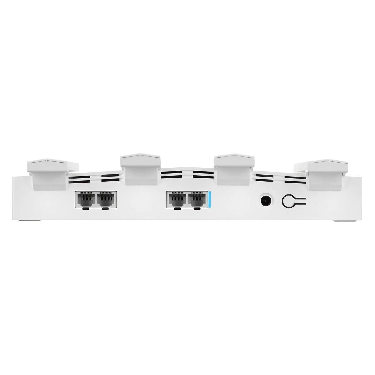 Biały router z wieloma portami i antenami na białym tle.