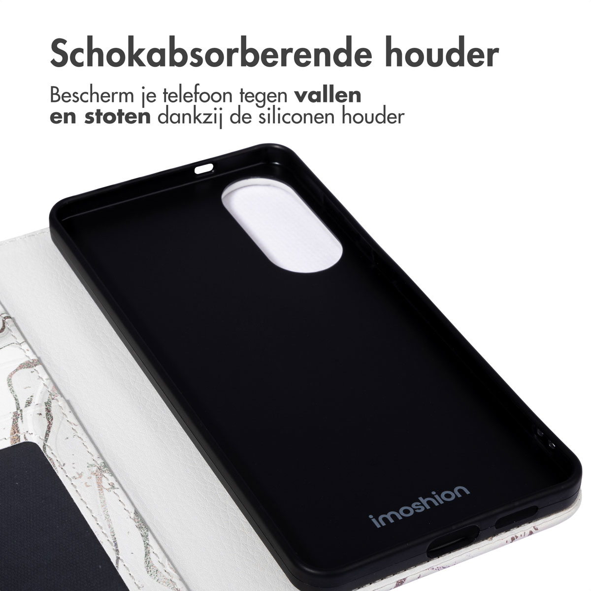 Zwart telefoonhoesje geopend, binnenkant zichtbaar. Witte achtergrond, bloemenontwerp.