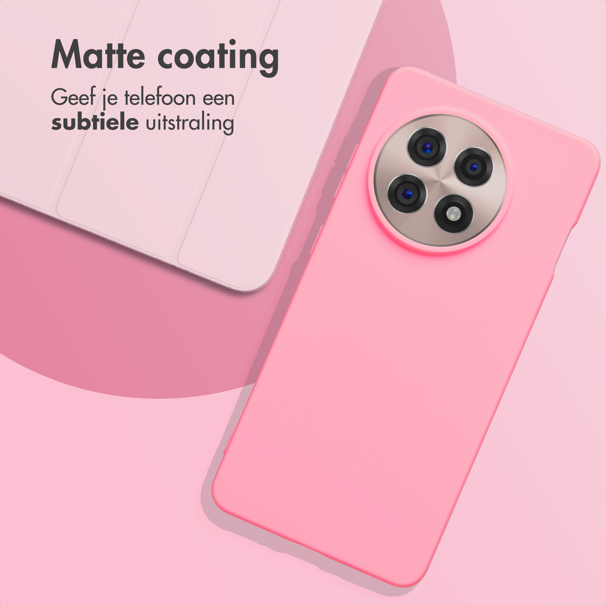 Roze telefoonhoes met bijpassende achtergrond. Achter de hoes een wit oppervlak.