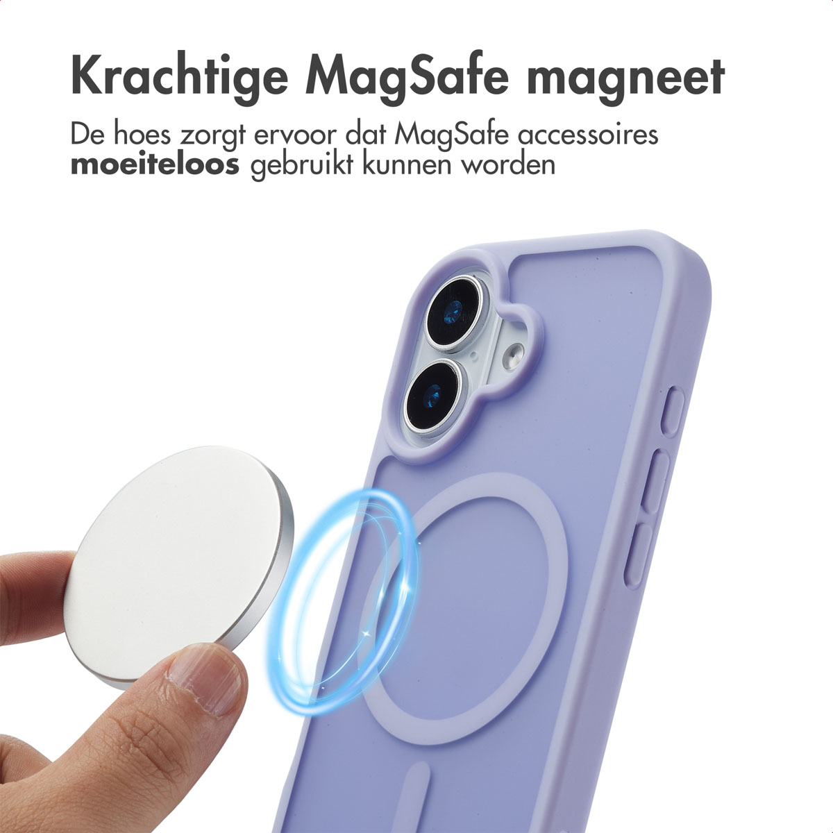 Een zilveren magnetische cirkel wordt bevestigd aan een lichtpaars telefoonhoesje. Een hand houdt de magnetische cirkel vast.
