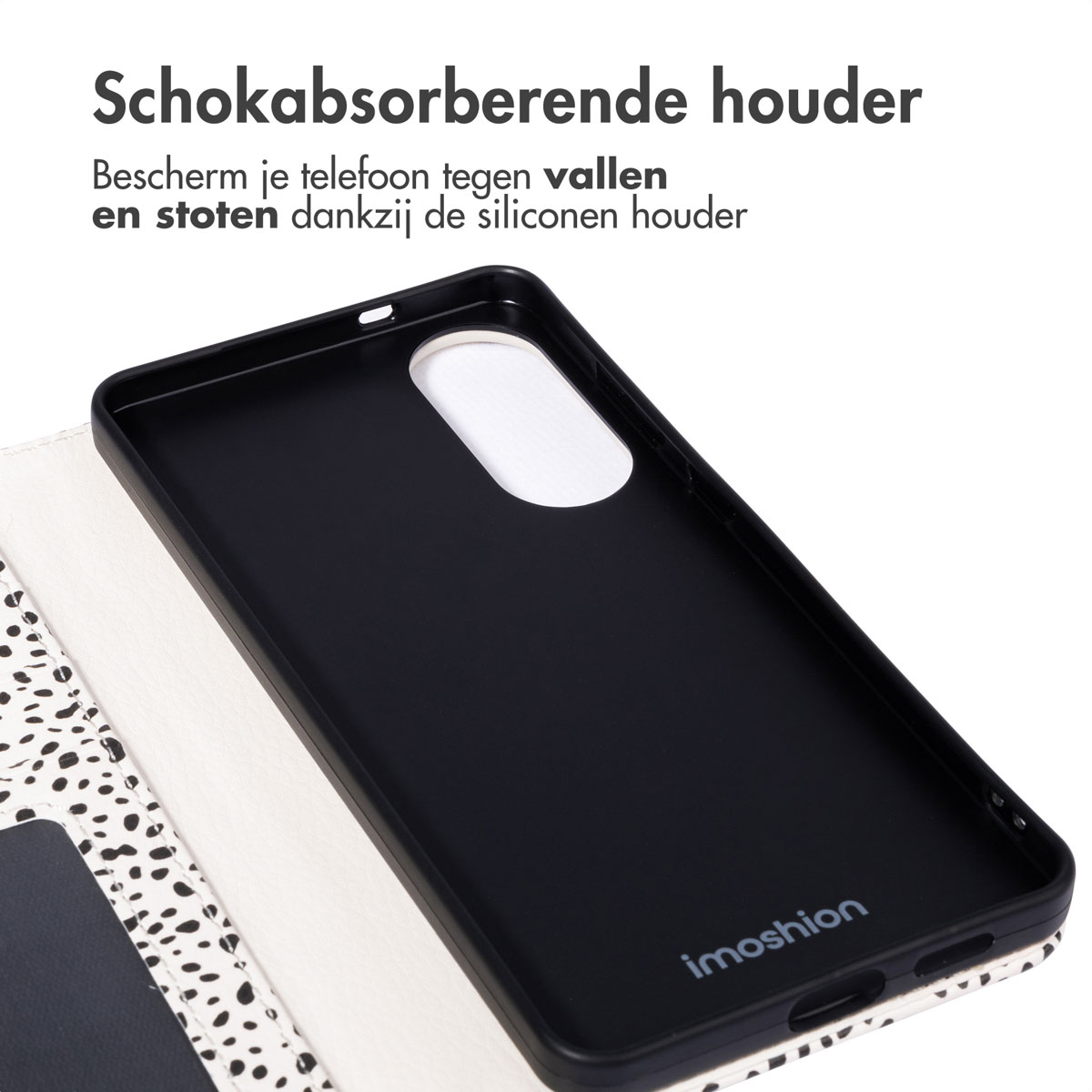De binnenkant van een telefoonhoesje met een dalmatiërpatroon. De telefoon is zwart.