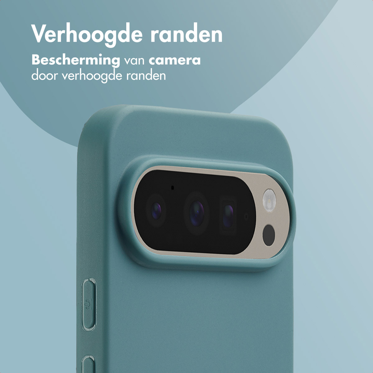 Coque de téléphone vert d'eau avec un téléphone à l'intérieur. La coque couvre l'appareil photo du téléphone.