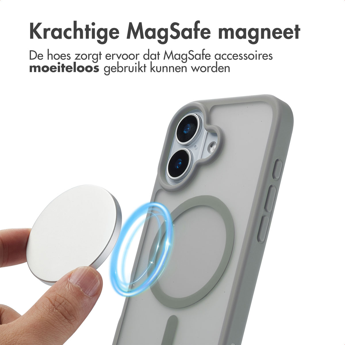 Een lichtgrijze telefoonhoes heeft een magsafe cirkel. Een zilveren magsafe accessoire zweeft in de buurt.