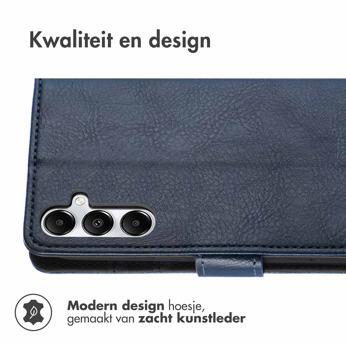 Donkerblauwe leren telefoonhoes, achterkant van de telefoon met cameramodule en tekst.