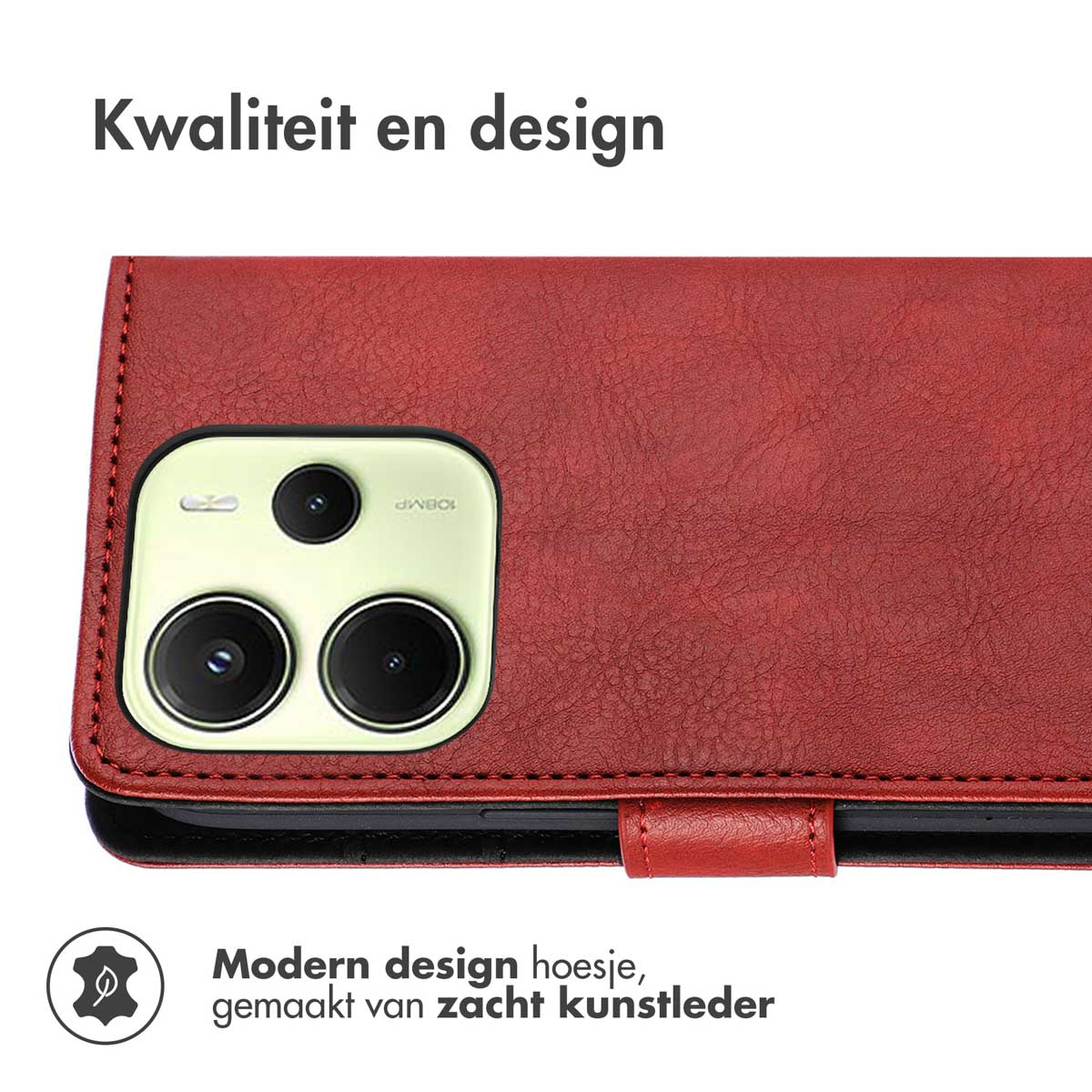 Rode telefoonhoes met een cameramodule. Het heeft een ledertextuur. Witte achtergrond.