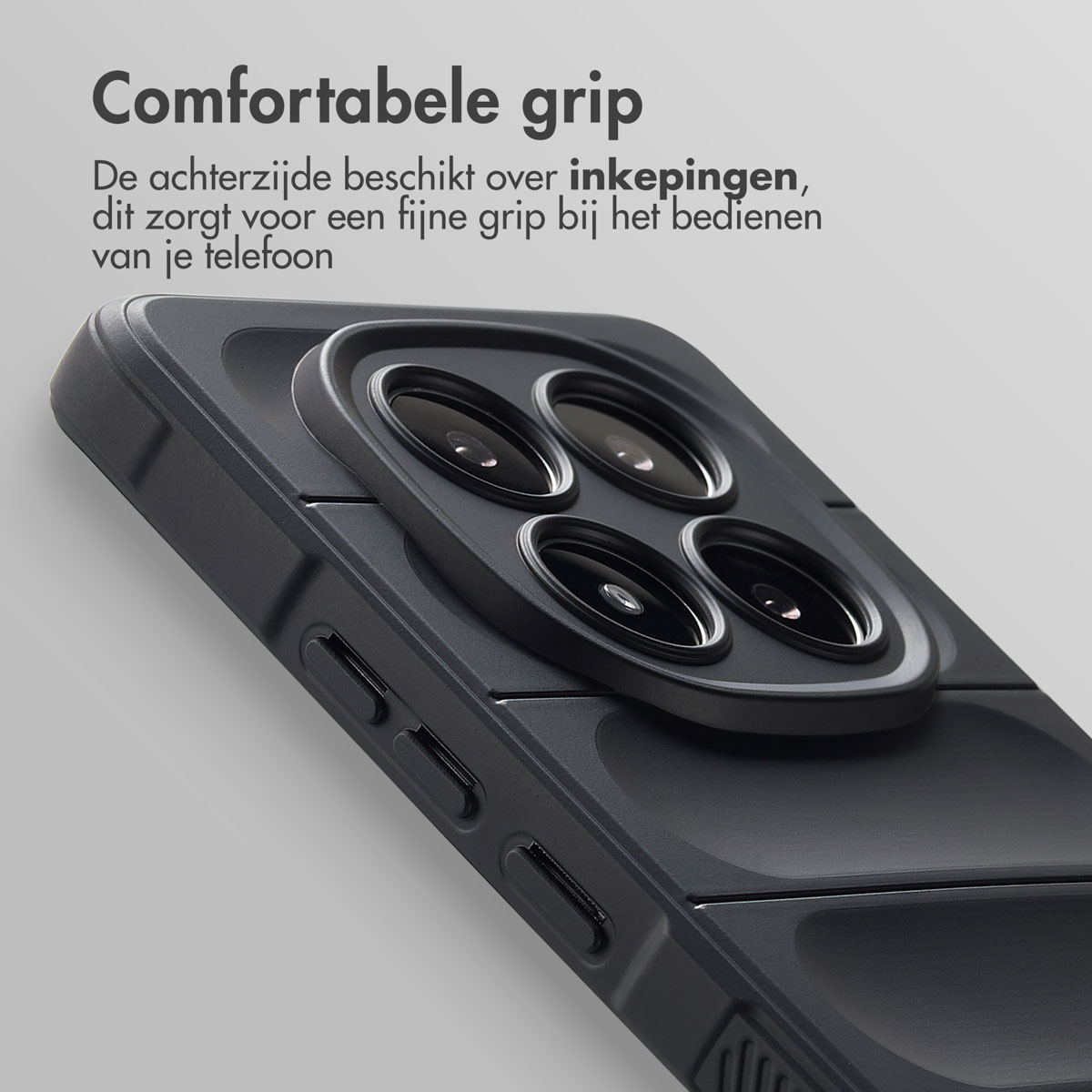 Zwarte telefoonhoes met camera-uitstulping. Tekst: Comfortabele grip. De achterkant heeft inkepingen, biedt fijne grip.