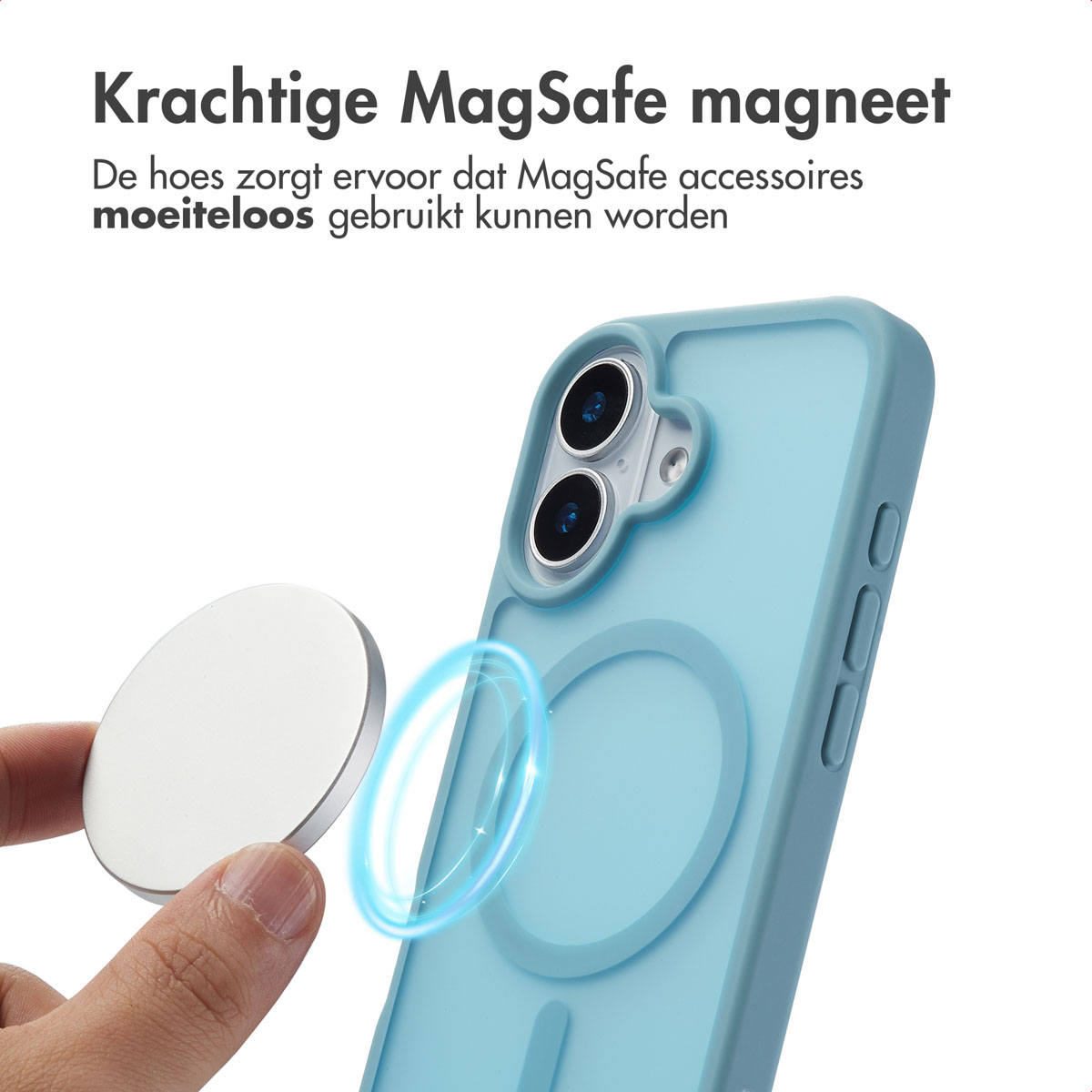 Blauw telefoonhoesje en een zilveren magnetisch accessoire. Het accessoire bevindt zich dichtbij de achterkant.