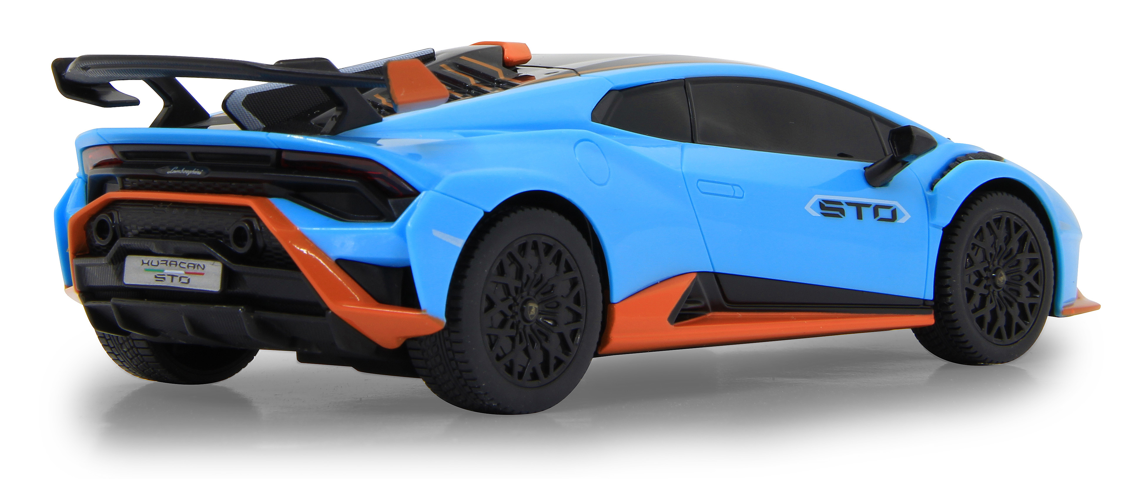 Blaues und oranges Lamborghini Huracan STO-Spielzeugauto von hinten, mit schwarzen Rädern.