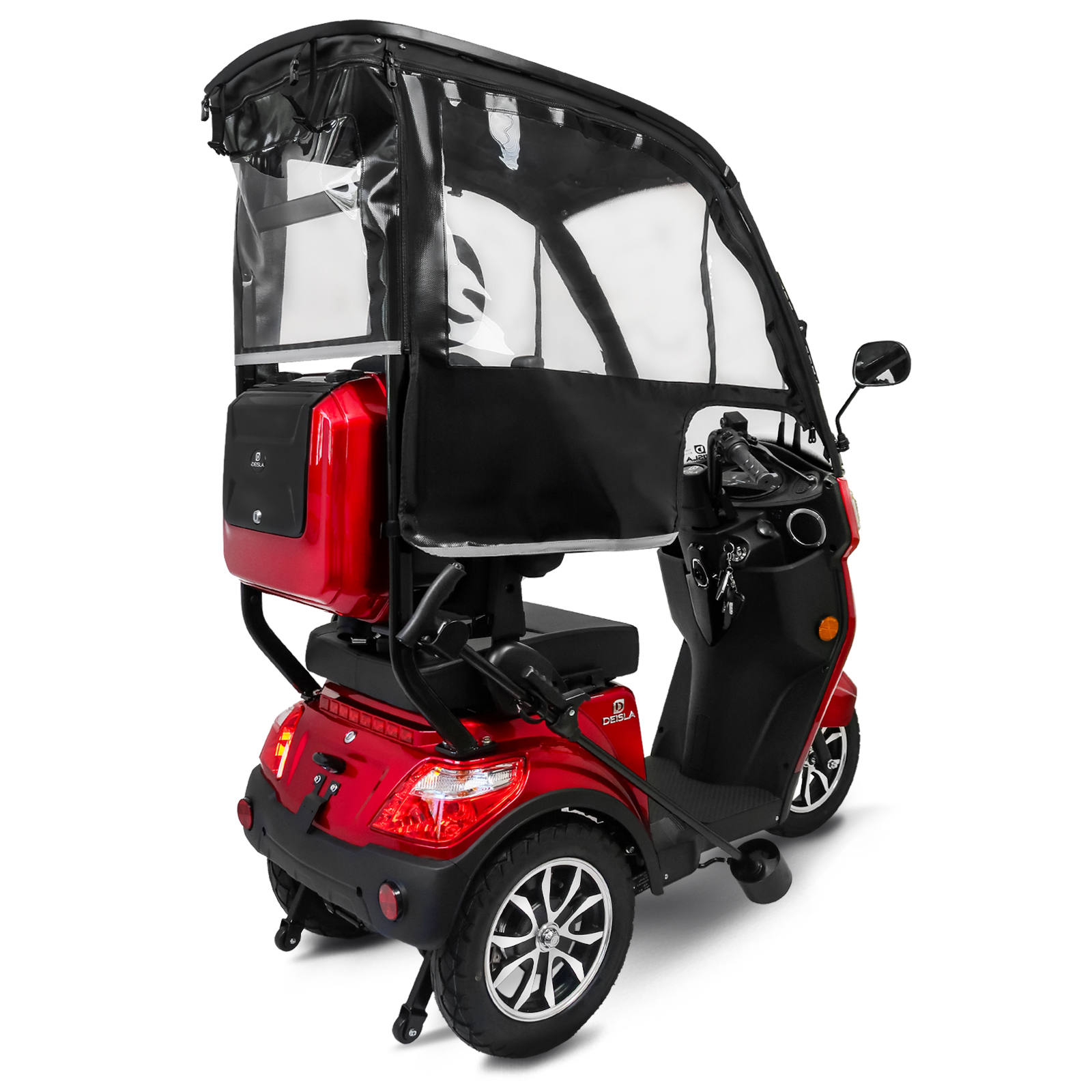Roter Mobilitätsroller mit schwarzem Verdeck, Windschutzscheibe und Staufach. Die Rückseite zeigt Rücklichter.