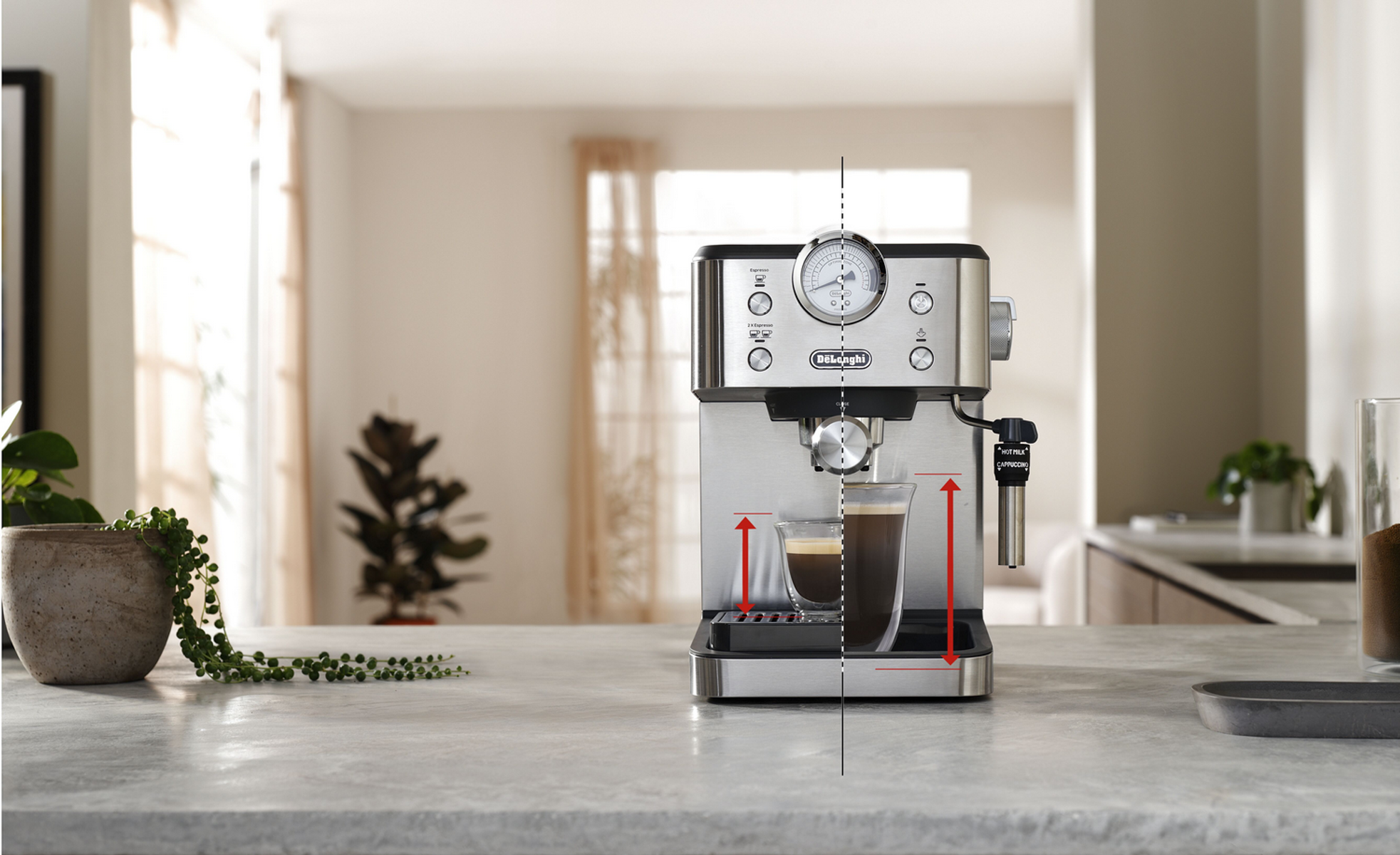 DeLonghi Espressomaschine auf einer Theke, mit einer Linie, die die Kaffeeextraktion zeigt.