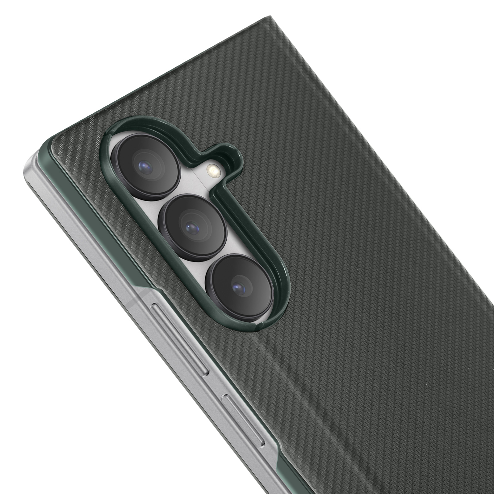 Donkergroene telefoonhoes met een getextureerde achterkant. De telefoon heeft meerdere camera's.