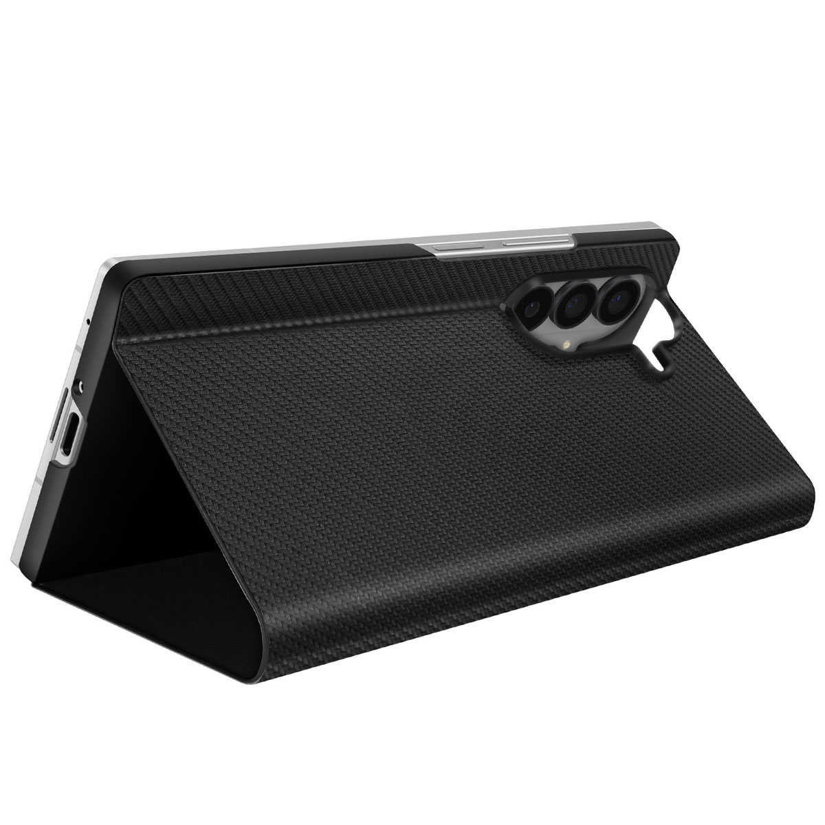 Een zwarte telefoonhoes met textuur, die een telefoon in een standpositie houdt.
