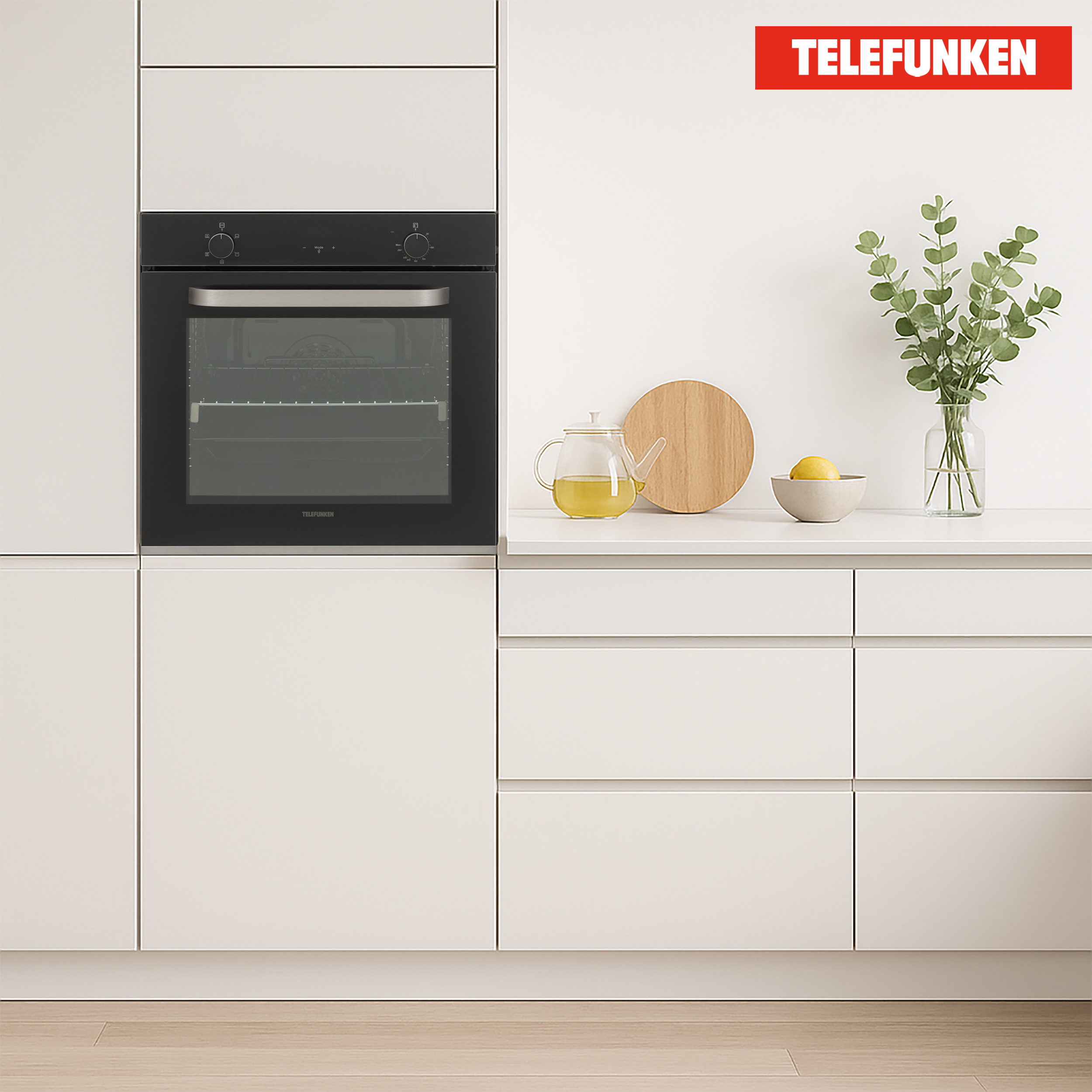 Ein Backofen in einem weißen Küchenschrank mit TELEFUNKEN-Logo eingebaut.