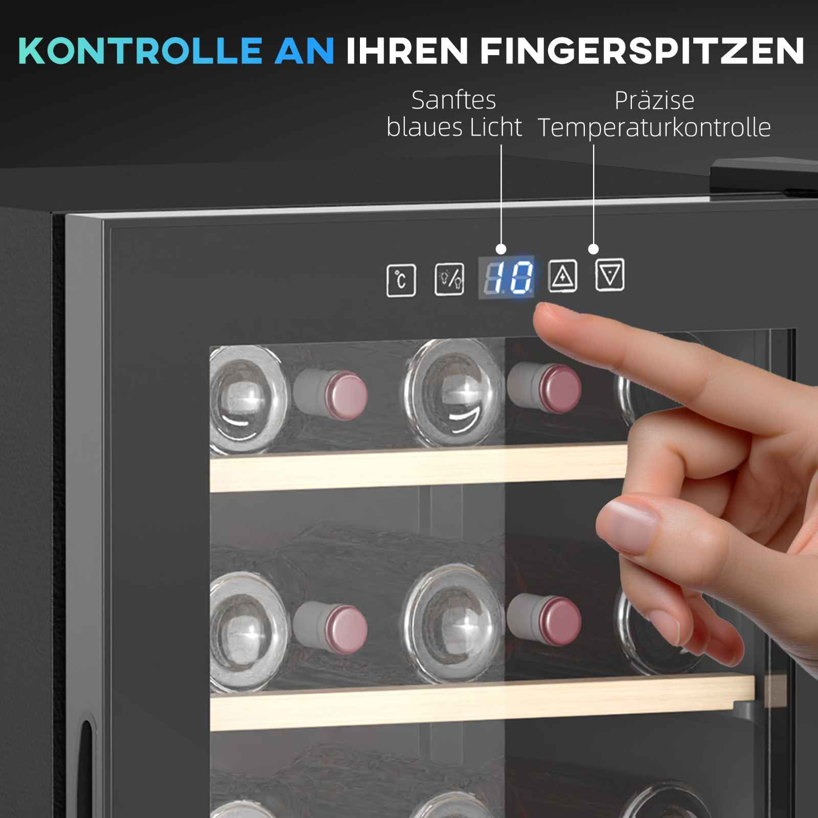Hand berührt Digitalanzeige eines Weinkühlers, zeigt Temperatur und Steuerung, mit Weinflaschen im Inneren.