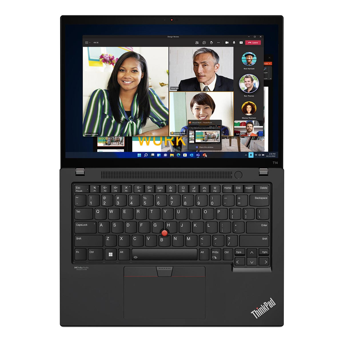 Laptop wyświetla rozmowę wideo z czterema uczestnikami, pokazując ich twarze na ekranie.