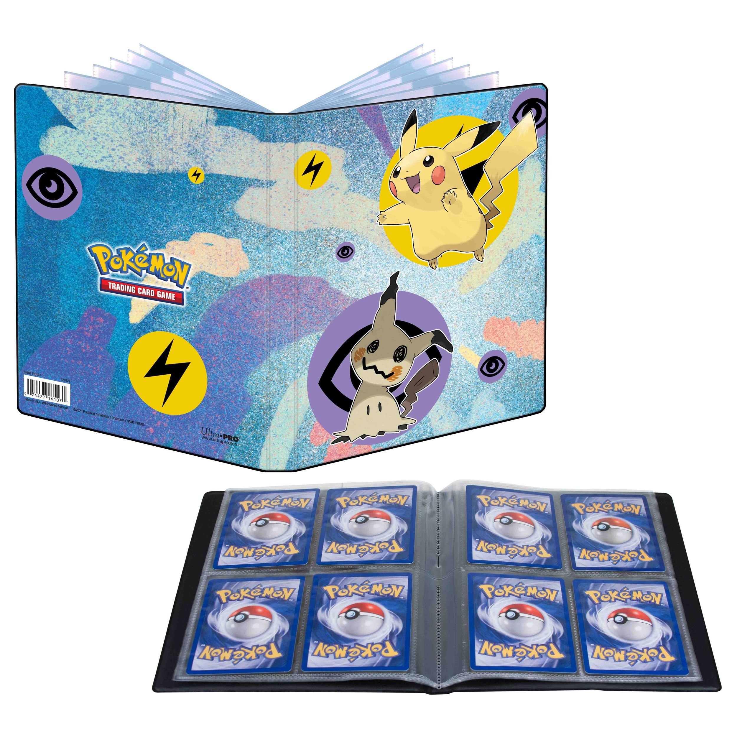Geöffneter Pokémon-Sammelkarten-Ordner. Zeigt Karten in Hüllen. Das Cover zeigt Pikachu & Mimikyu.