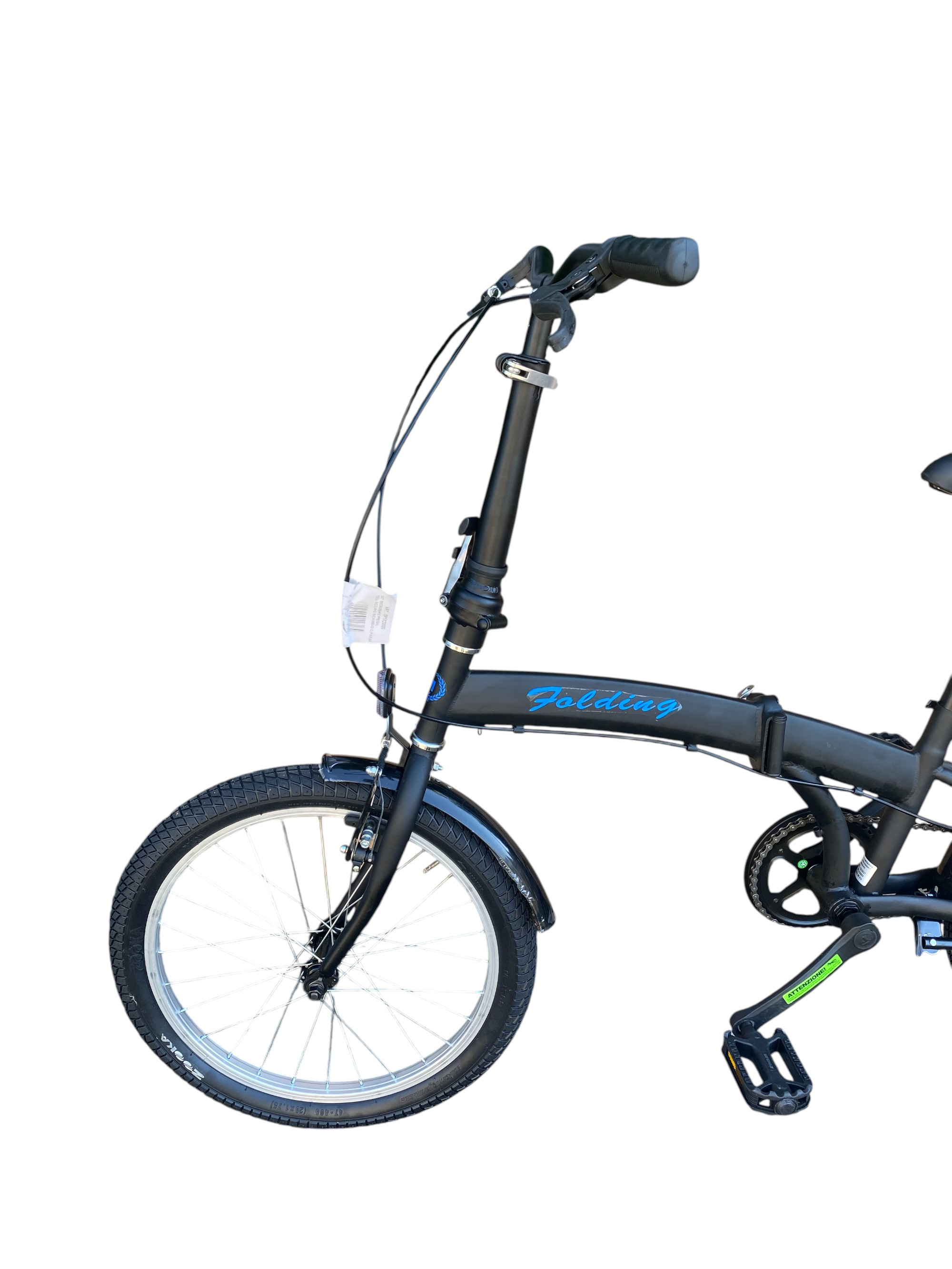 Una bicicletta pieghevole nera, vista frontalmente e lateralmente.
