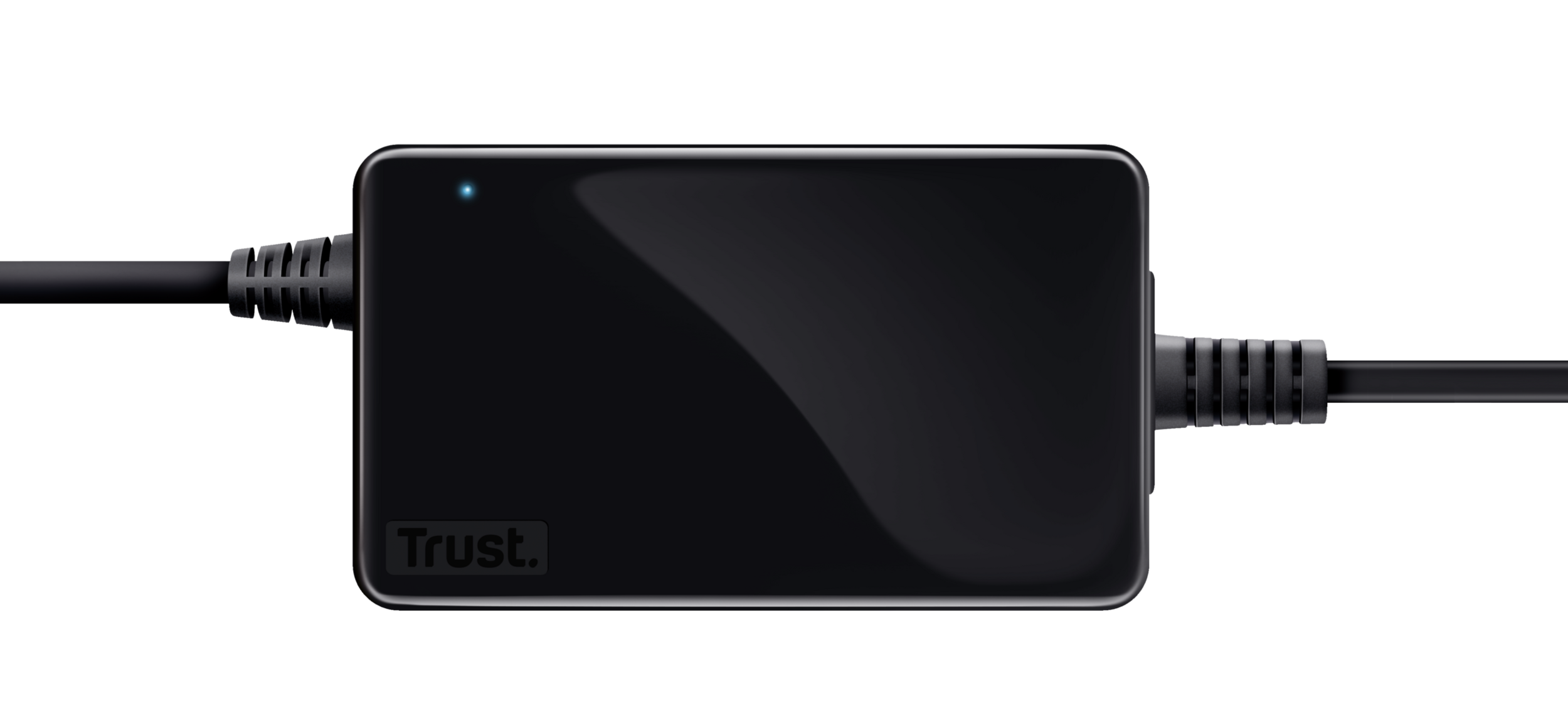 Un appareil noir avec le logo Trust, connecté à des câbles noirs. Une lumière bleue est allumée. Le fond est noir pur.