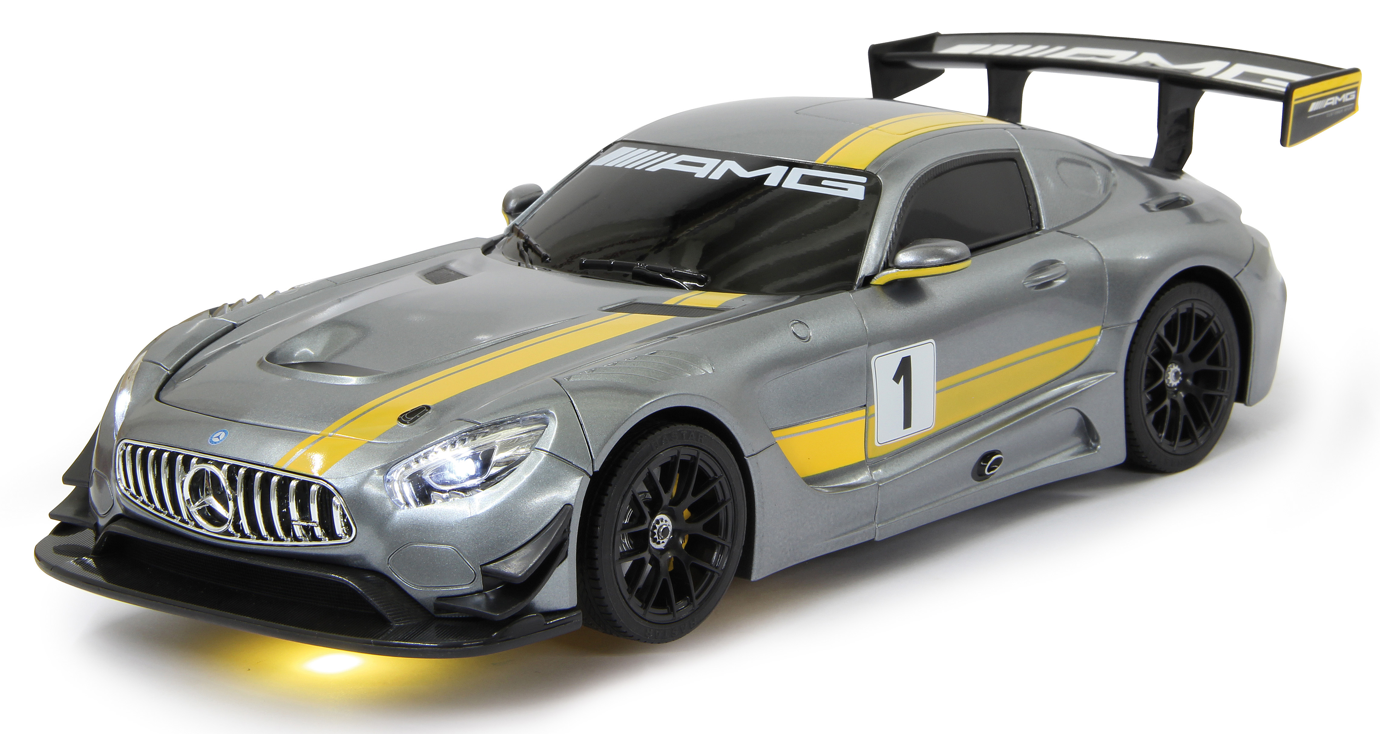 Ein silbernes und graues AMG-Spielzeugauto mit gelben Streifen und beleuchteten Scheinwerfern auf weißem Hintergrund.