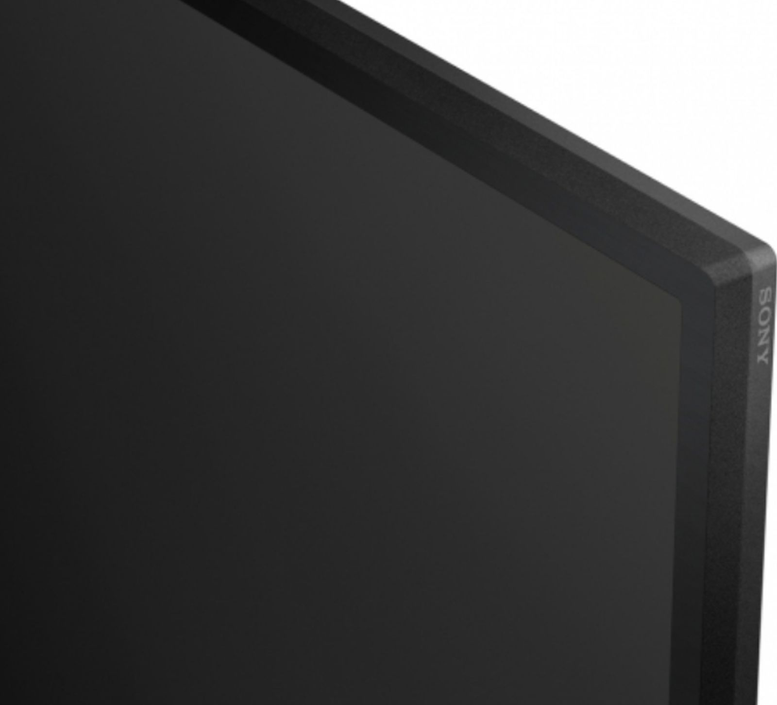 Zbliżenie czarnej ramki telewizora z logo SONY w prawym dolnym rogu.