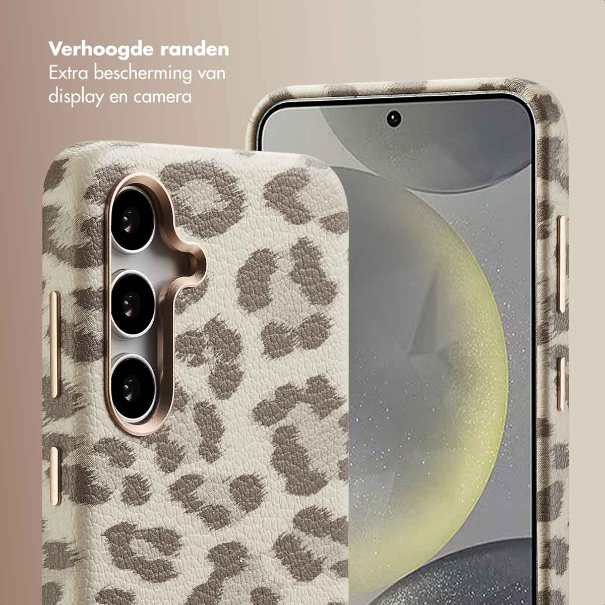Telefoonhoes met luipaardprint, beschermt een telefoon. Tekst: Extra bescherming voor display en camera.