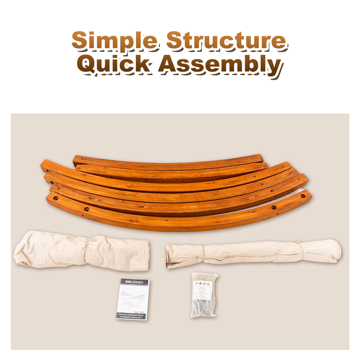 Drewniane elementy do stojaka na hamak, z instrukcjami i osprzętem. Tekst brzmi: Prosta konstrukcja, szybki montaż.
