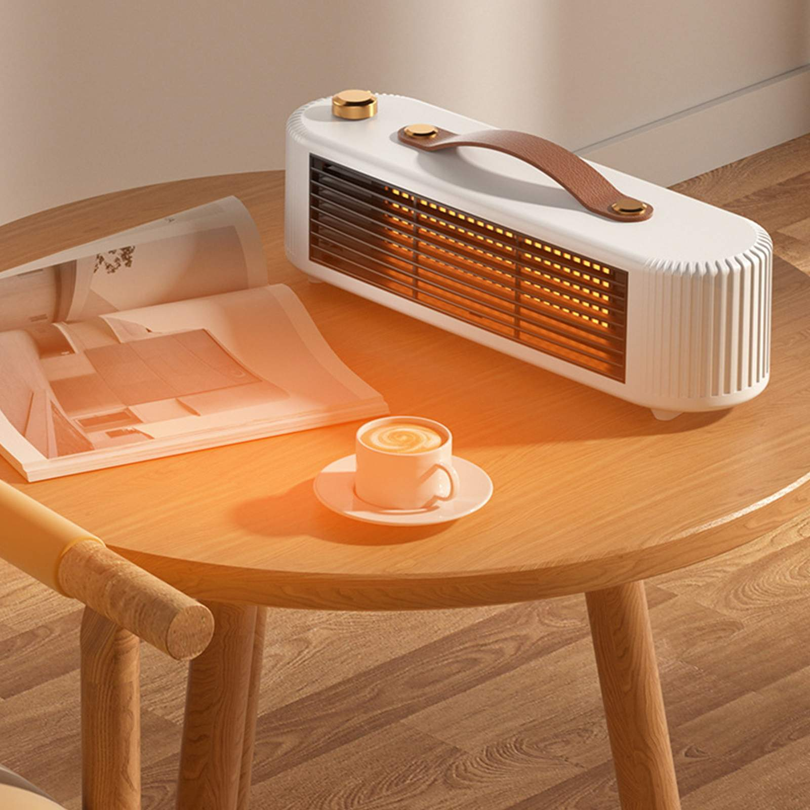 Eine kleine weiße Heizung und eine Kaffeetasse stehen auf einem runden Holztisch.