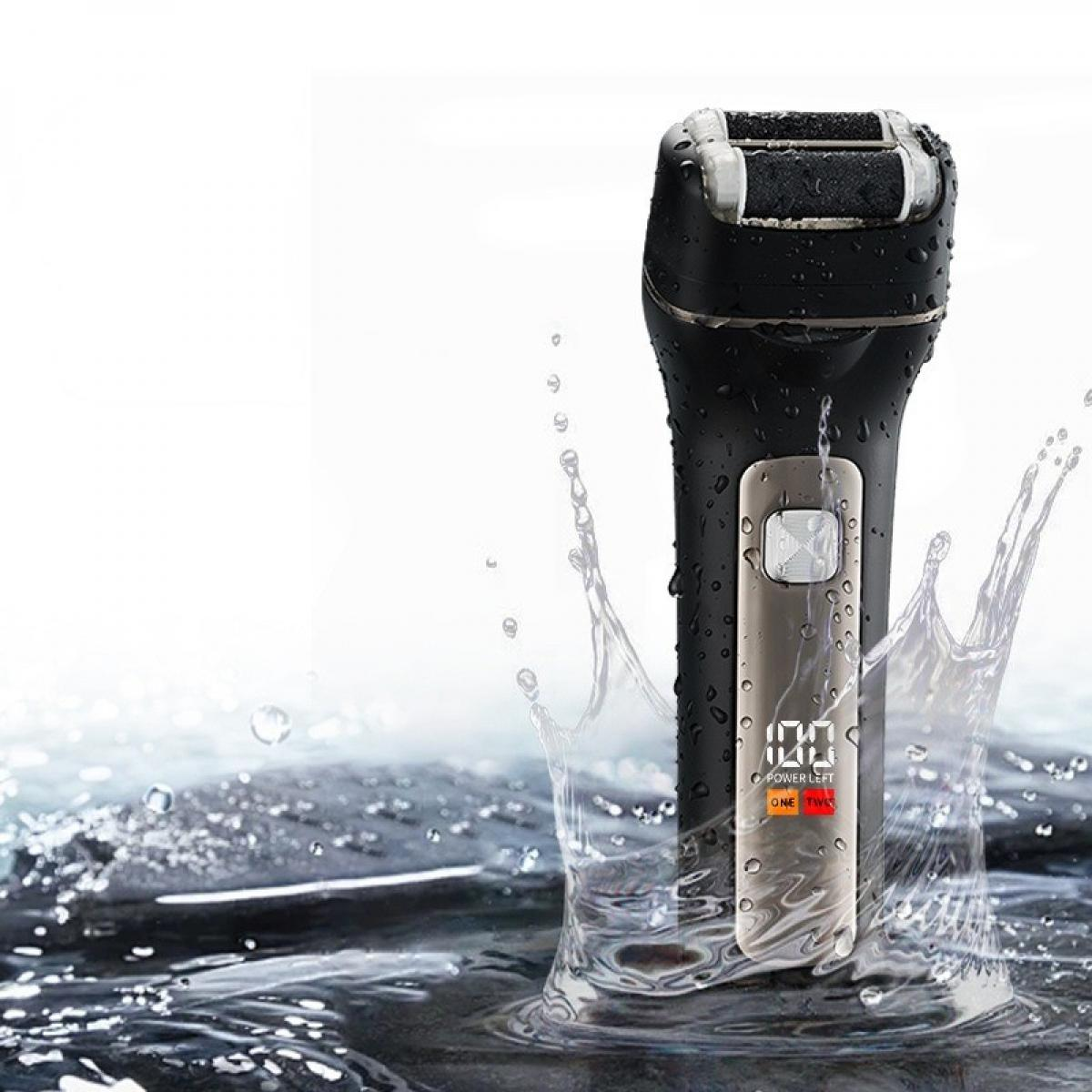 Fußpflegegerät mit Wasserspritzer. Gerät zeigt '100' auf dem Bildschirm. Schwarz-Silber-Farbschema.