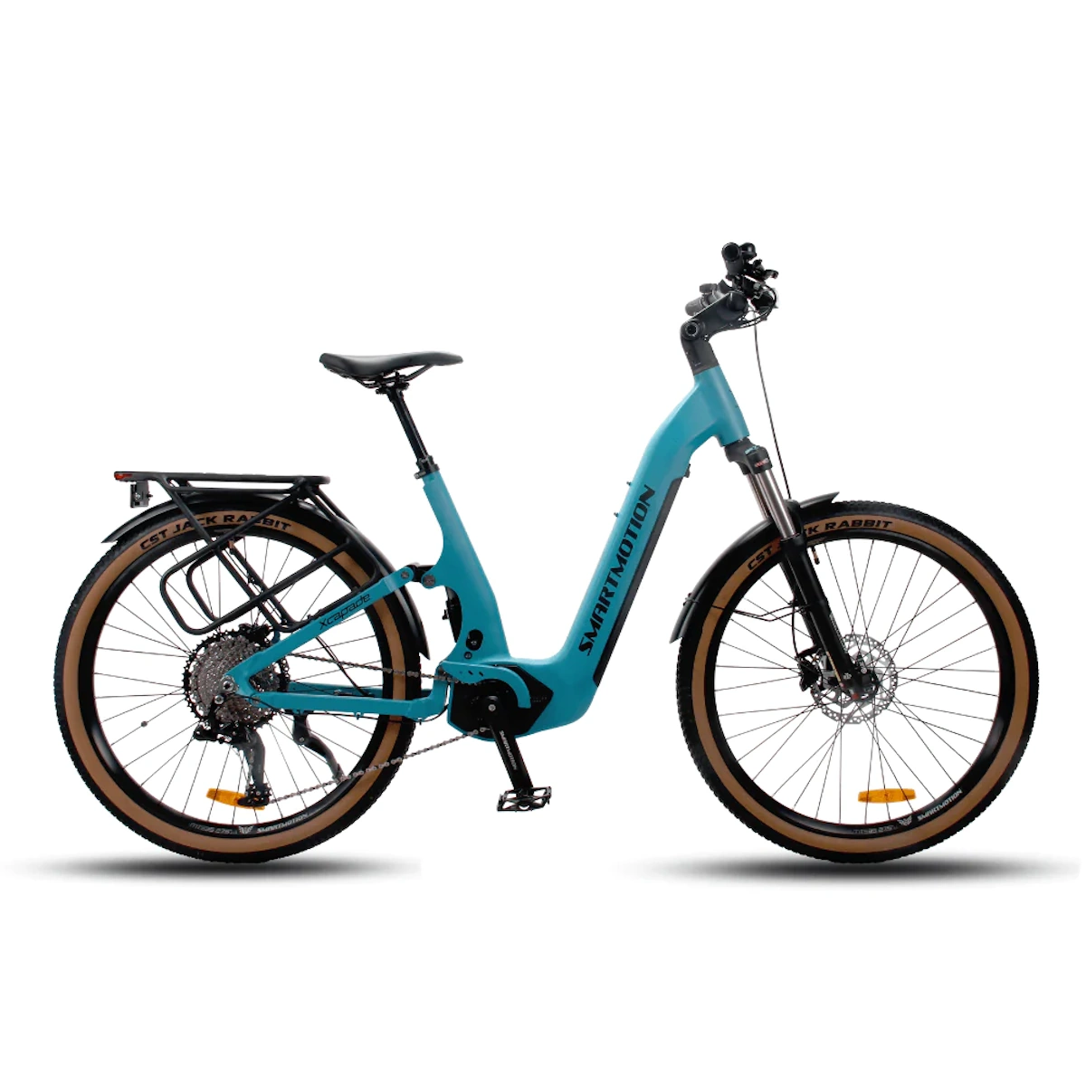 Blaues Elektrofahrrad mit Gepäckträger. Es steht auf weißem Hintergrund. Die Marke ist SmartMotion.