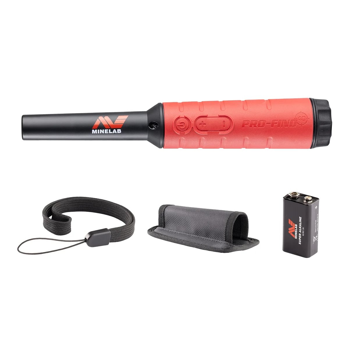 Ein schwarzer und roter Handmetalldetektor mit Batterie und Zubehör. Weißer Hintergrund.