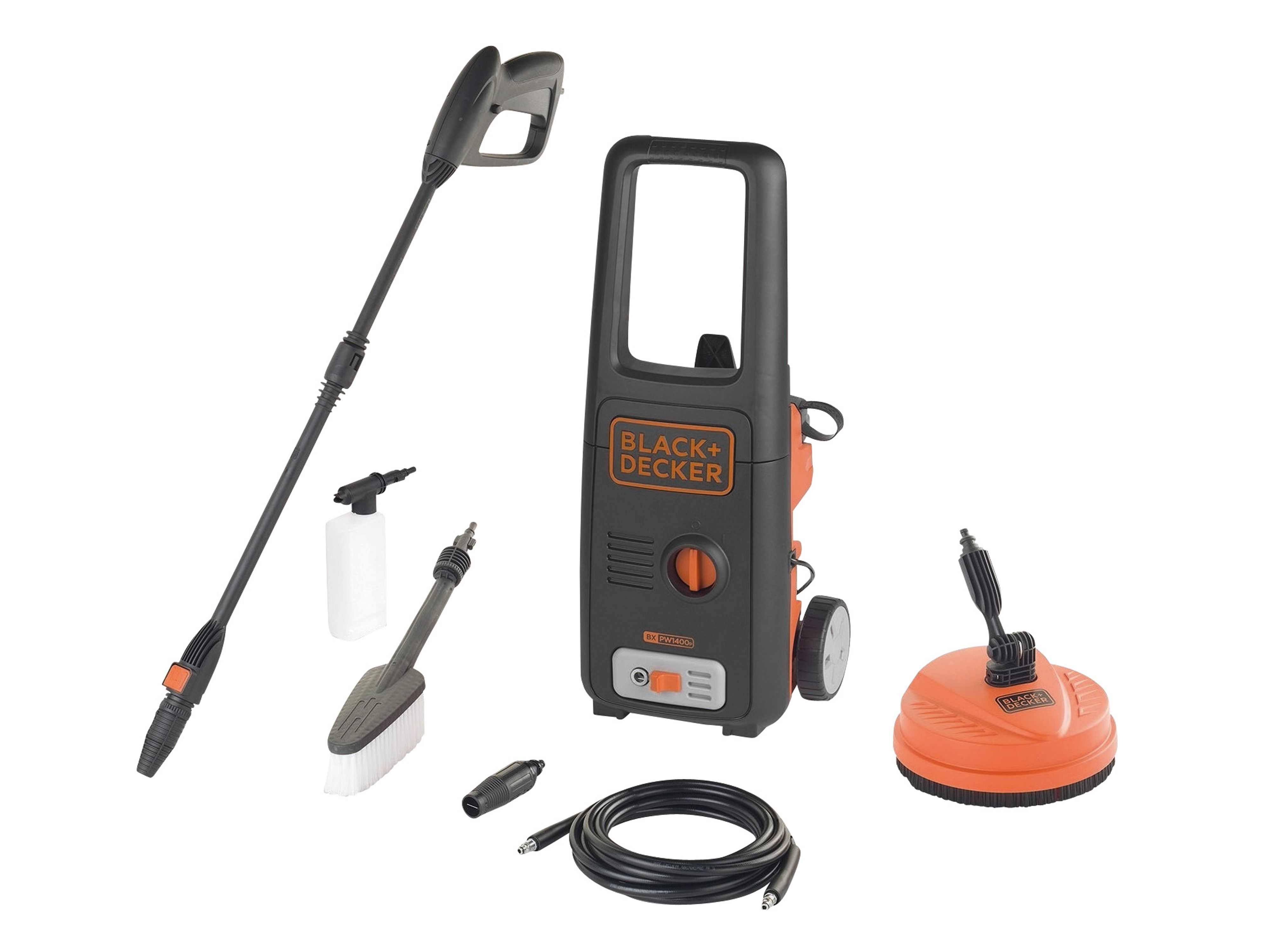 Hogedrukreiniger met accessoires: borstel, schuimsprayer en reinigingskop, op een witte achtergrond.