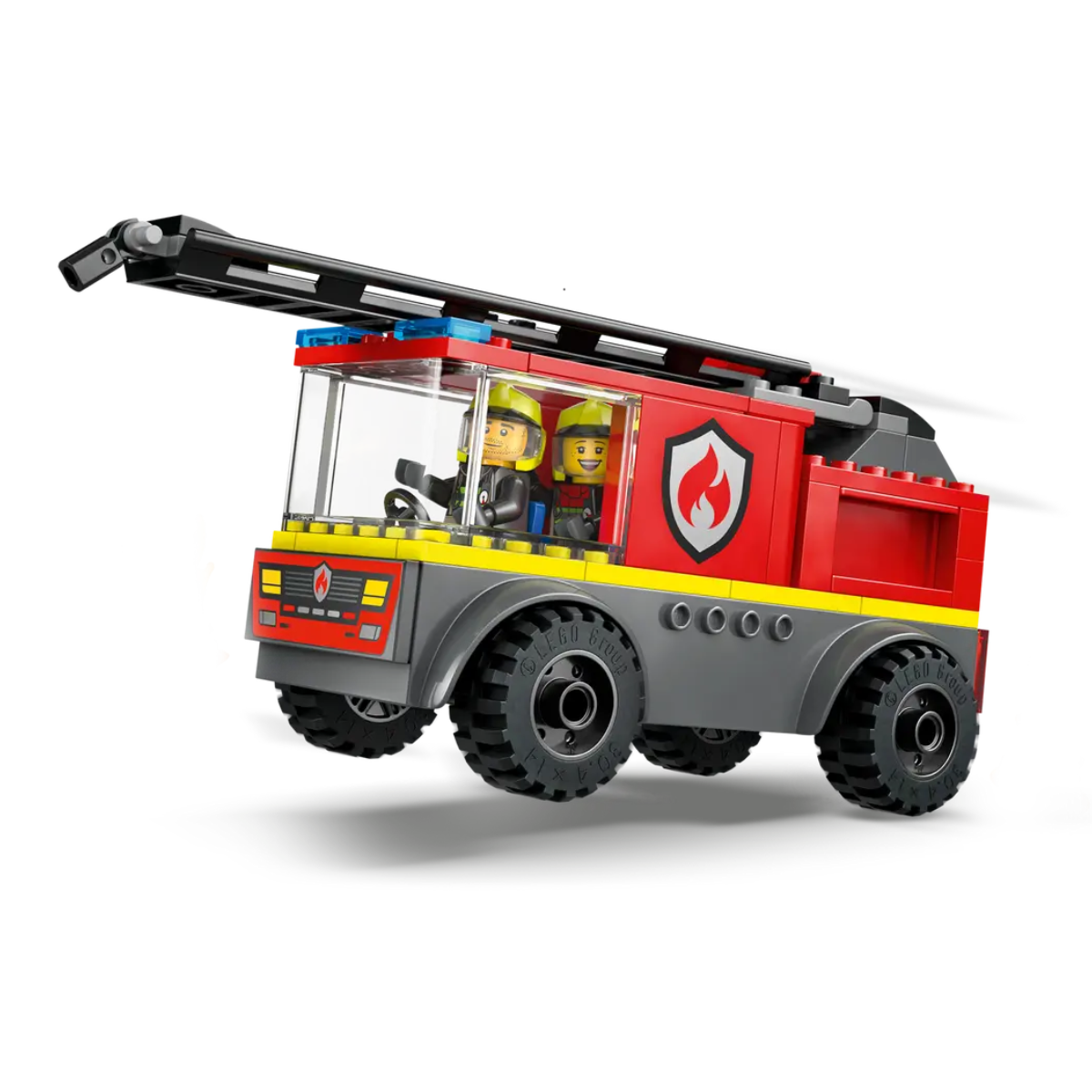 İçinde iki minyatür bulunan bir Lego itfaiye aracı modeli. Kırmızı, gri ve sarı renklerde.