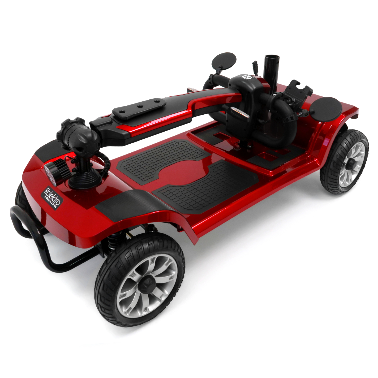 Roter Mobilitätsroller auf weißem Hintergrund. Merkmale sind vier Räder, schwarzer Sitz und Bedienelemente. Der Roller ist angewinkelt.