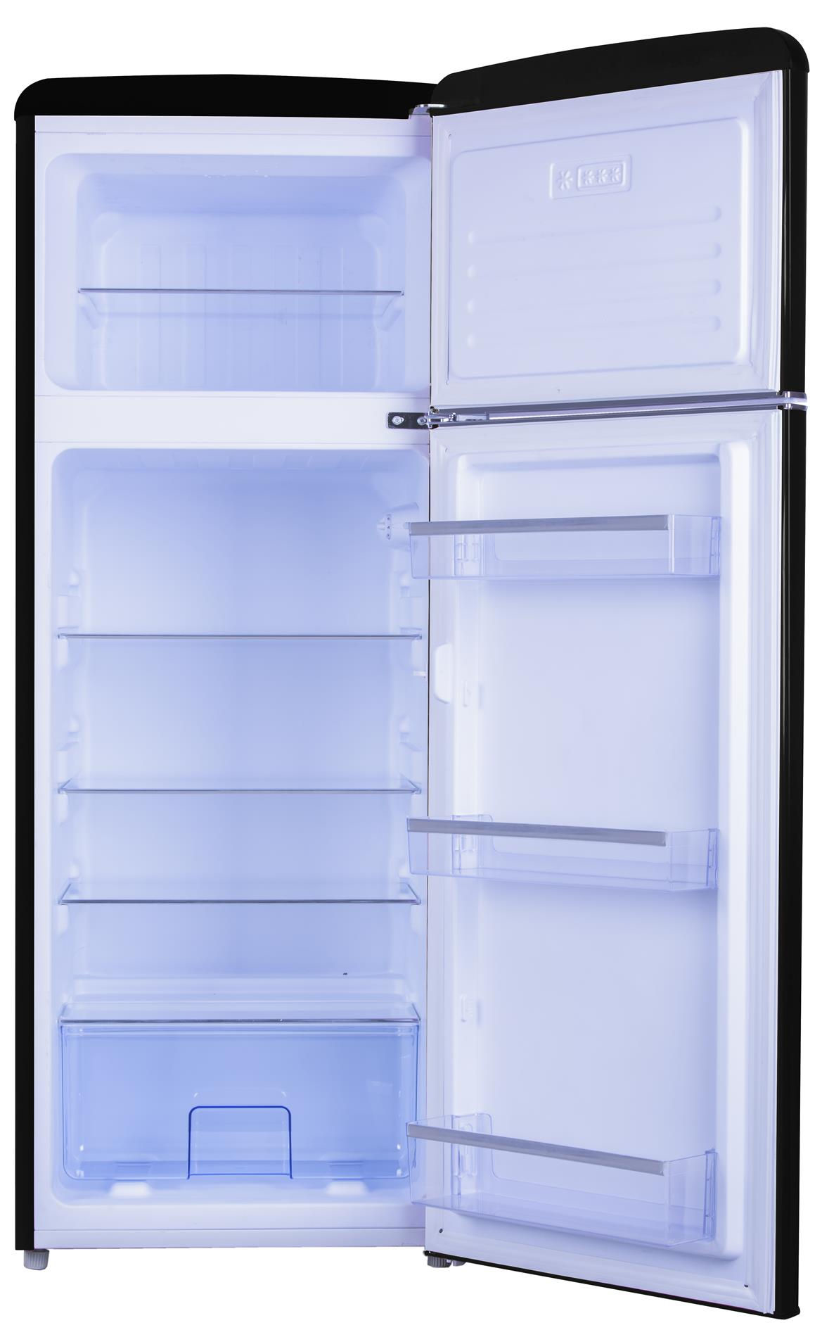 Offener schwarzer SMEG-Kühlschrank mit klaren Regalen und Fächern, der sein Innendesign zeigt.