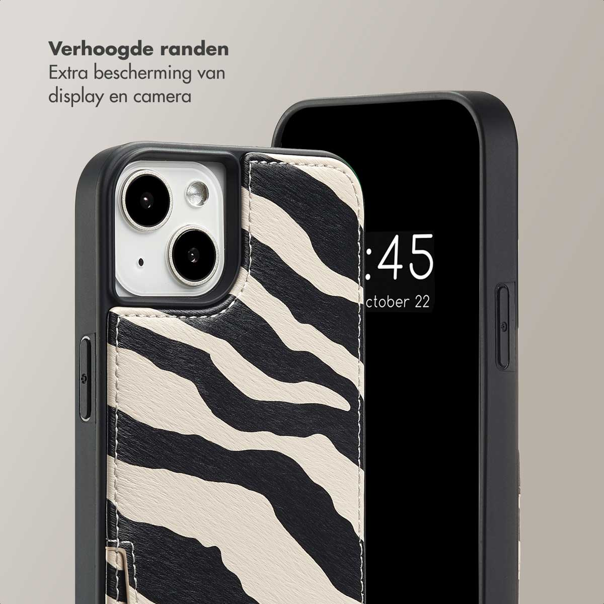 Coque de téléphone avec imprimé zébré et protection caméra. Téléphone noir avec affichage de l'heure.